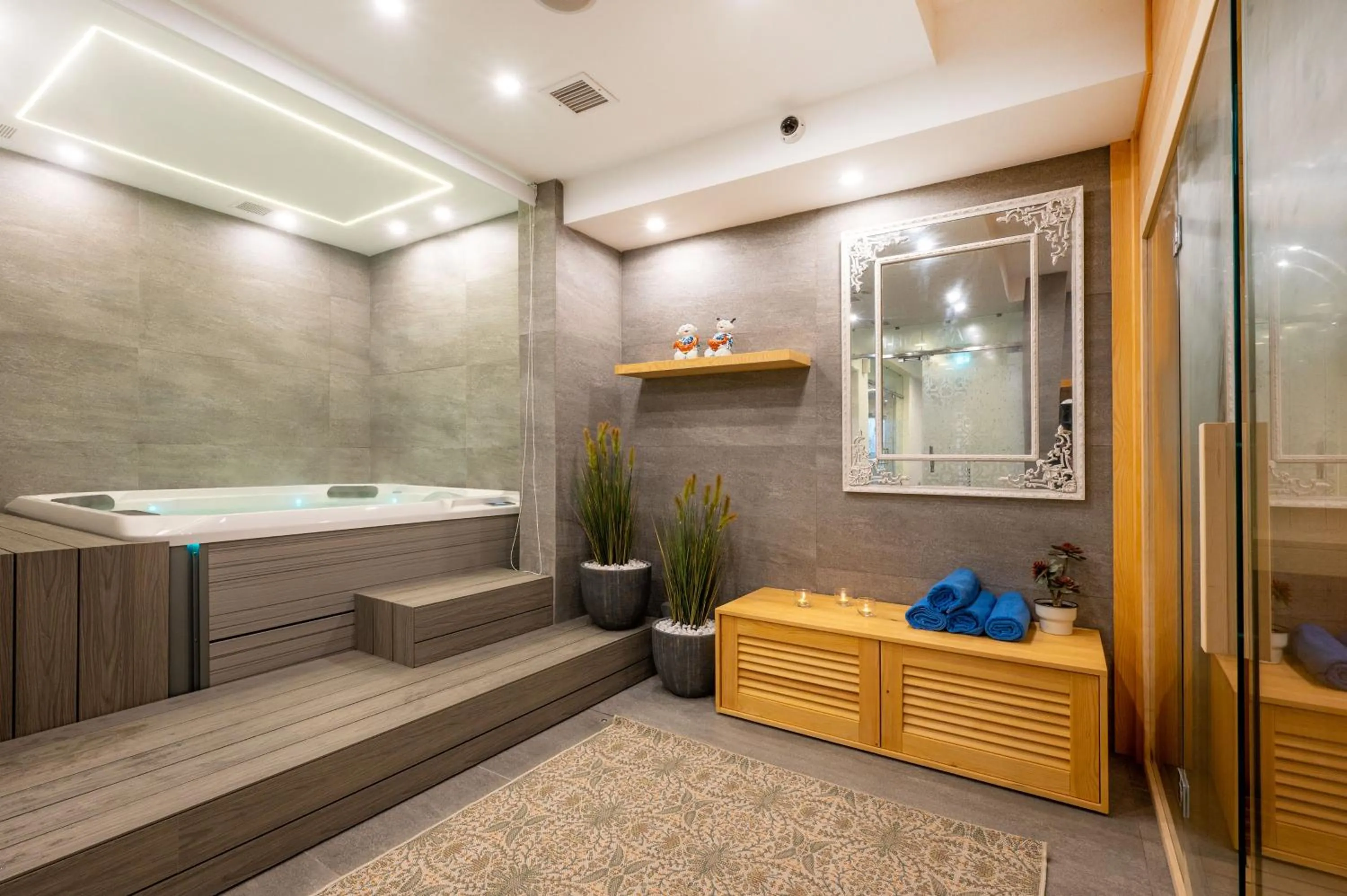 Hot Tub in Battistini Boutique Living and Spa, Victoria, Gozo