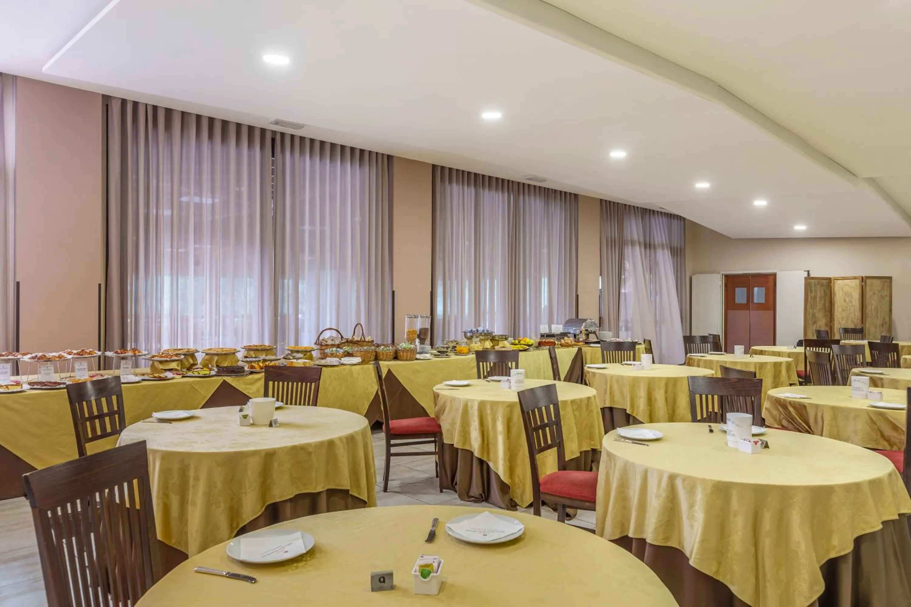 Breakfast in Villa Zina Family Resort