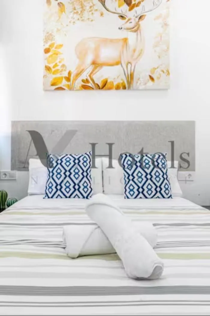 Bed in AYZ Elcano - Auto check-in property