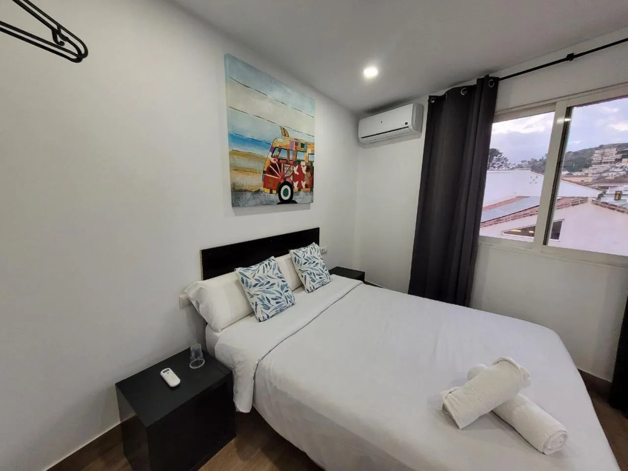 Bed in AYZ Elcano - Auto check-in property