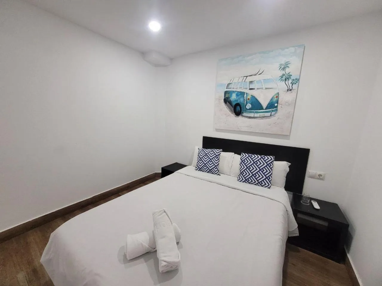 Bed in AYZ Elcano - Auto check-in property