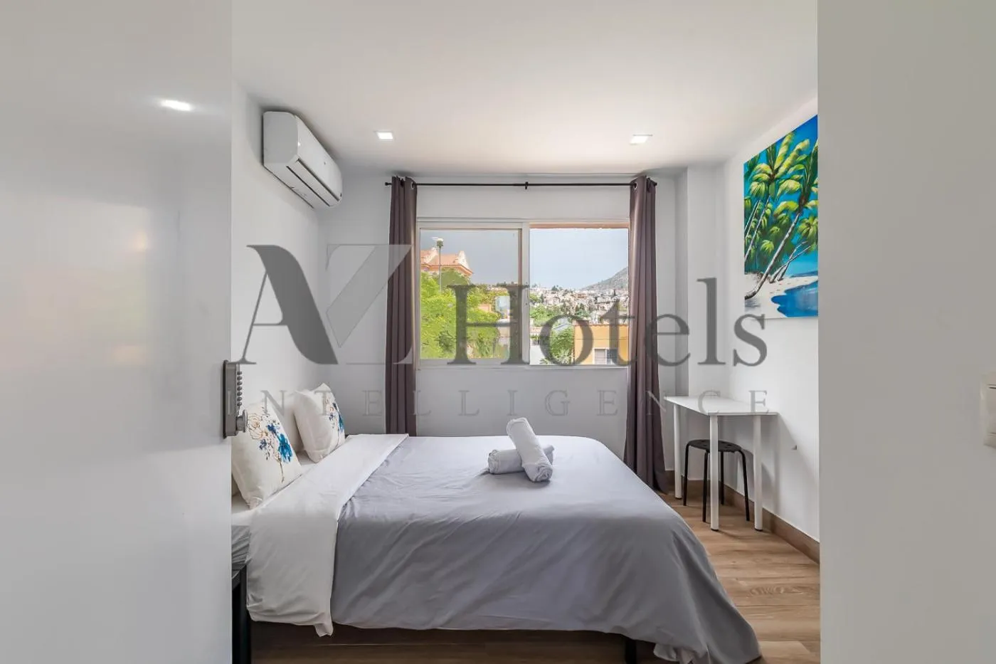 Bed in AYZ Elcano - Auto check-in property