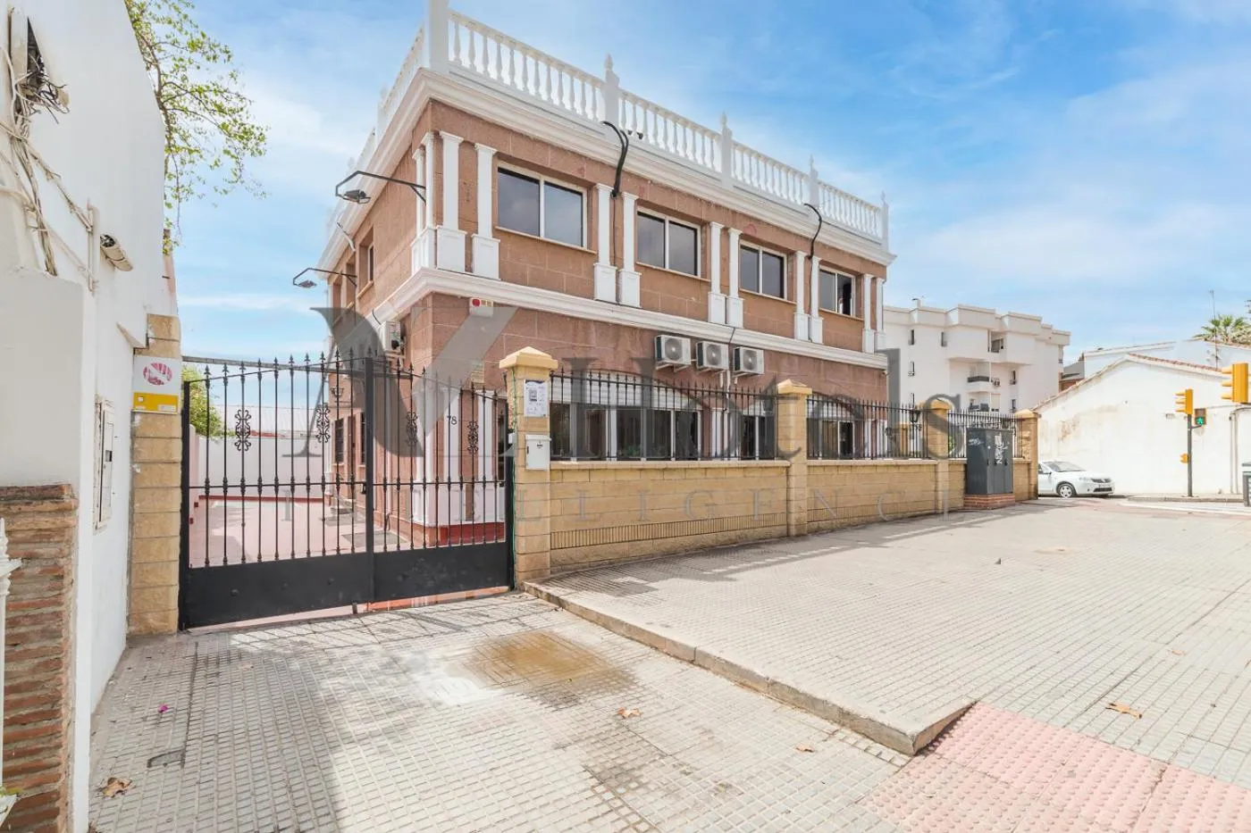 Property building in AYZ Elcano - Auto check-in property