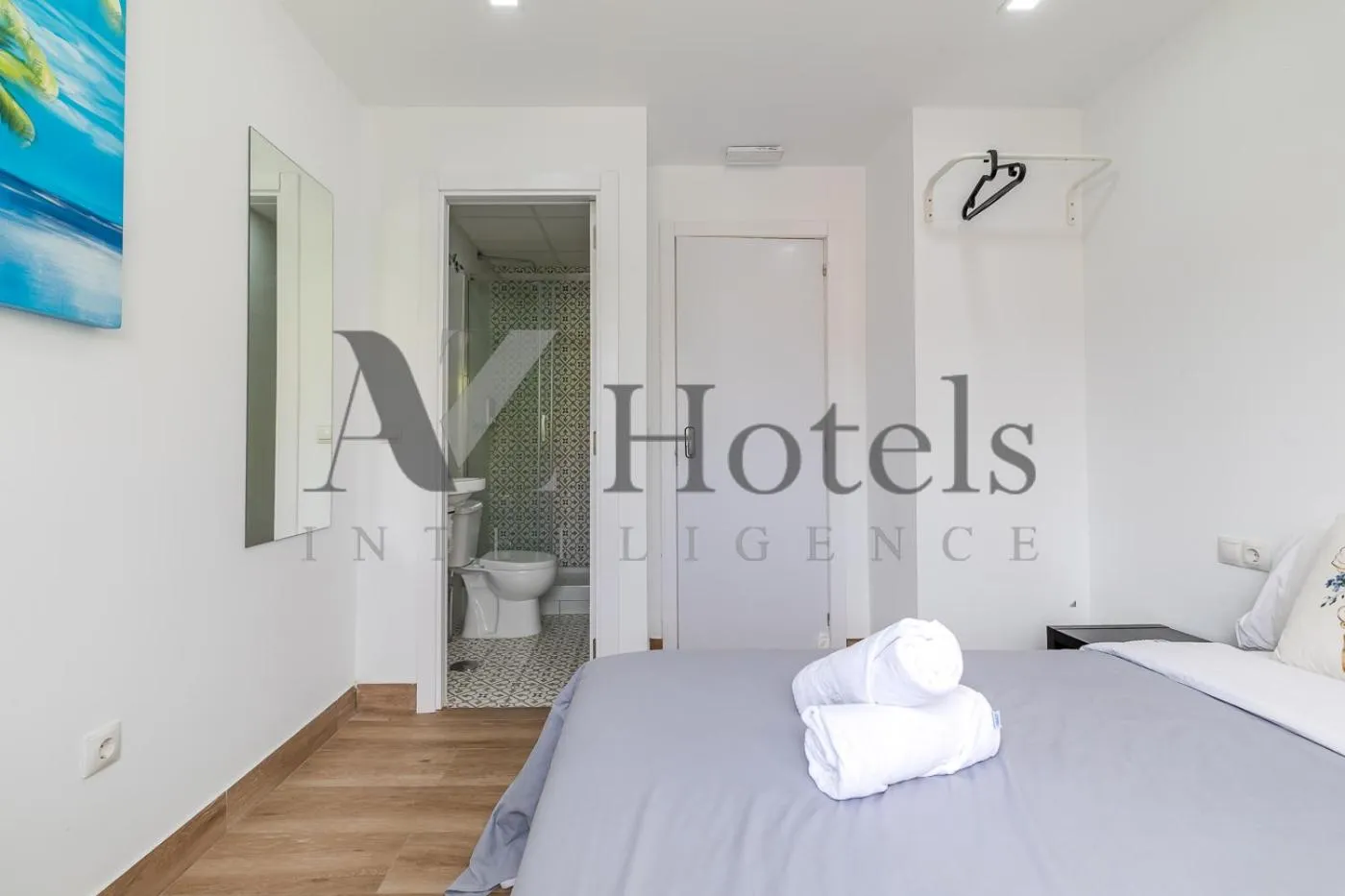 Bed in AYZ Elcano - Auto check-in property