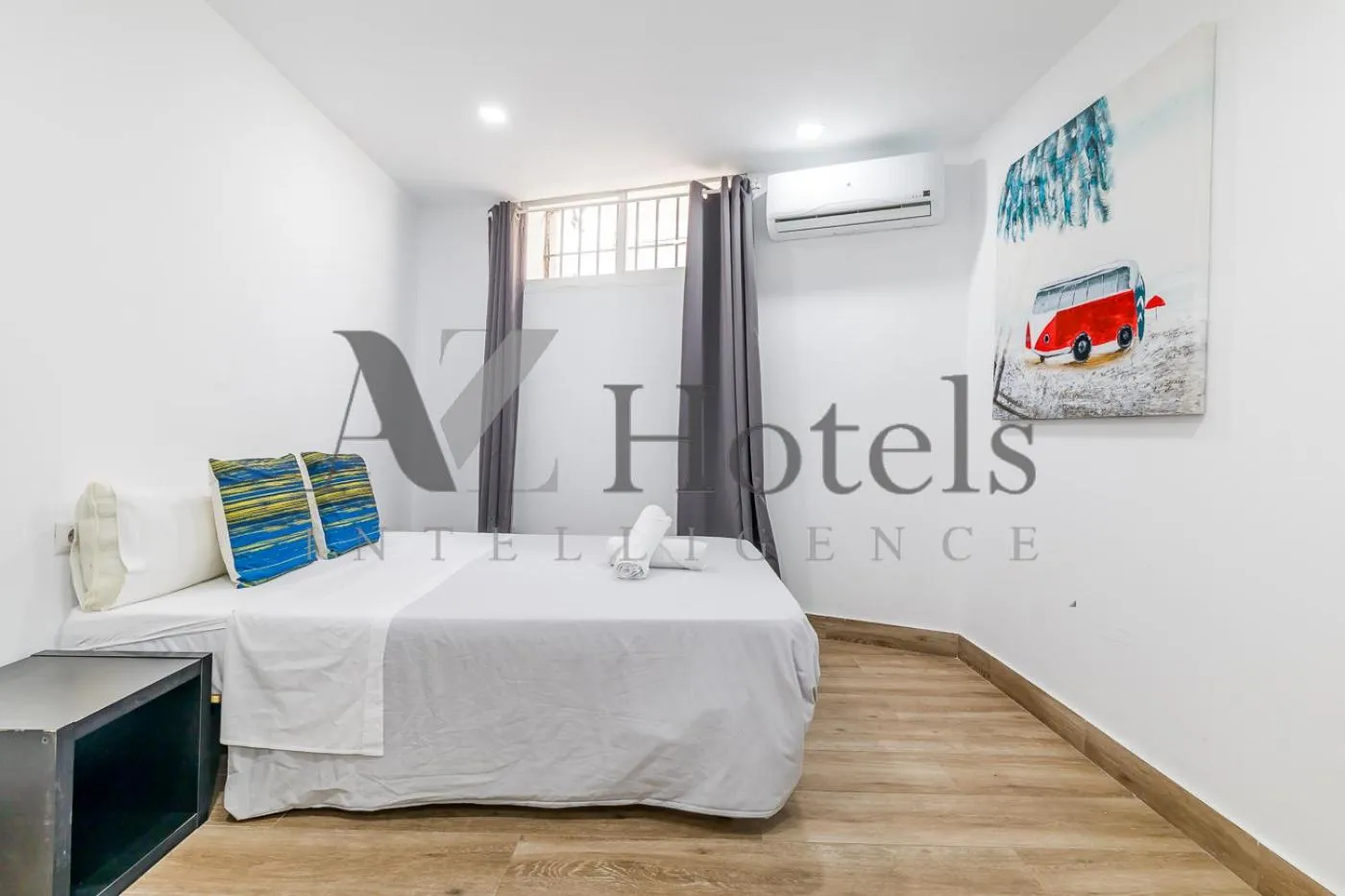 Bed in AYZ Elcano - Auto check-in property