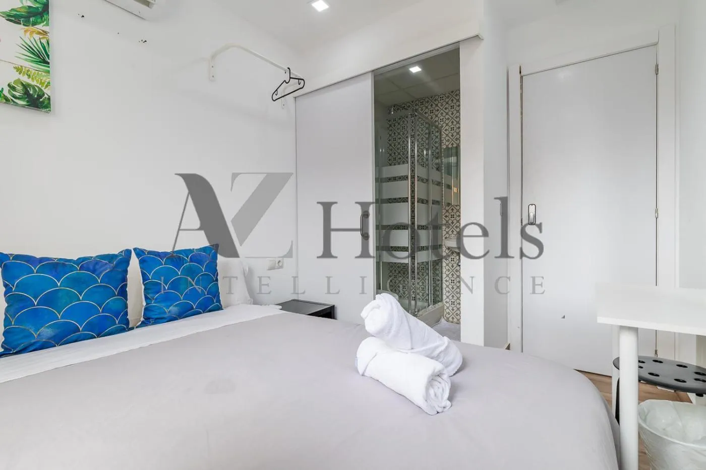 Bed in AYZ Elcano - Auto check-in property