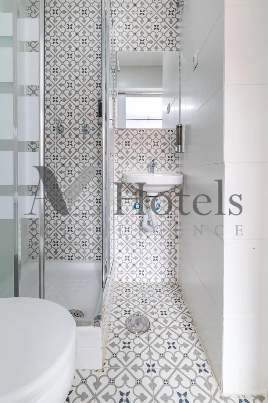 Shower in AYZ Elcano - Auto check-in property