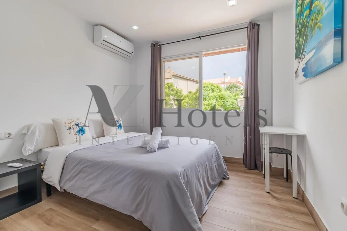 Bed in AYZ Elcano - Auto check-in property