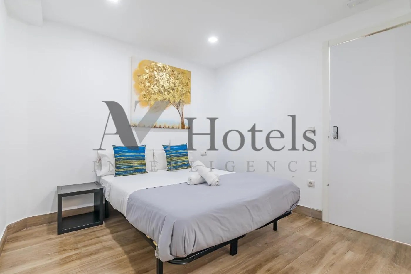 Bed in AYZ Elcano - Auto check-in property