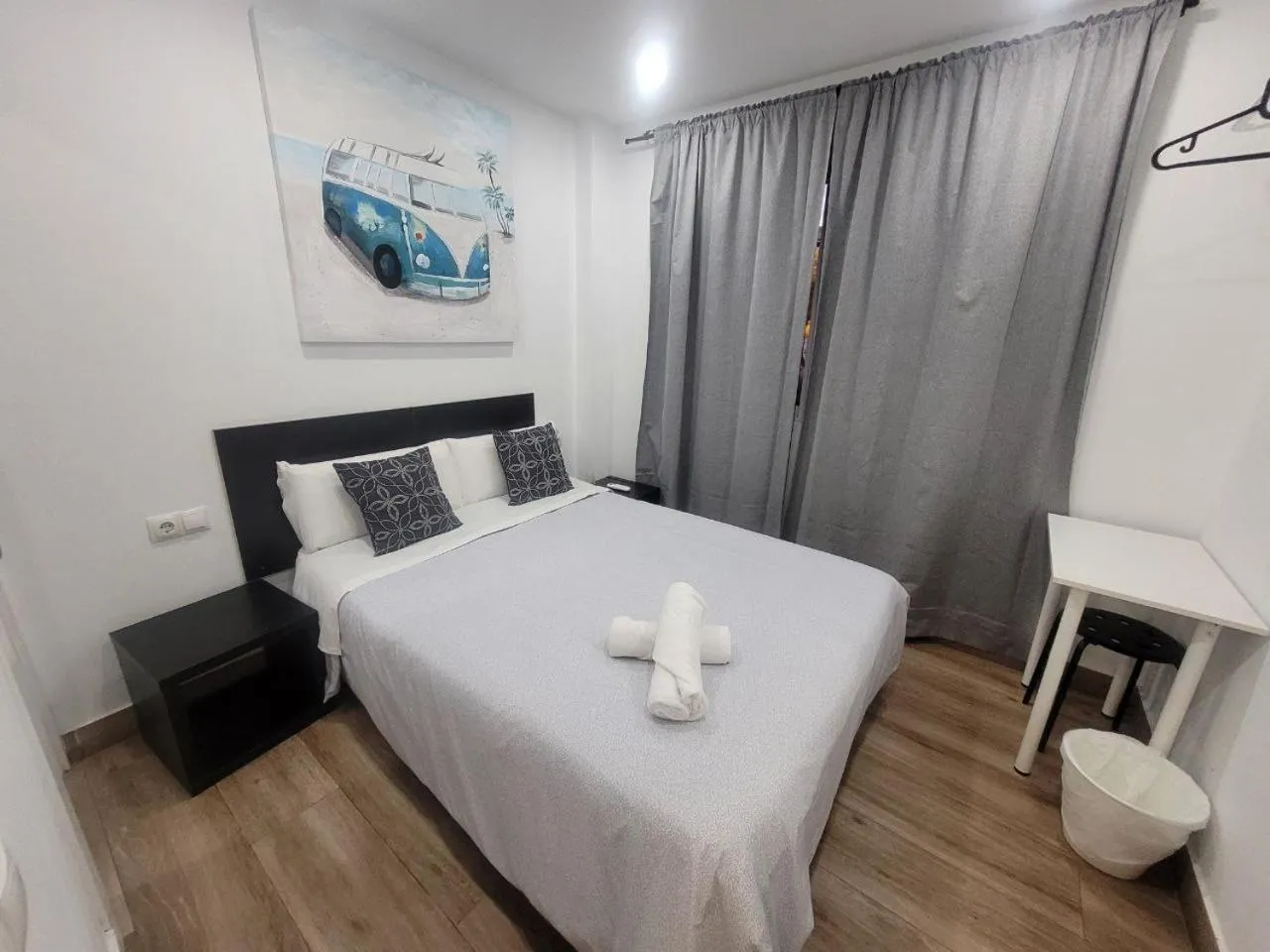 Bed in AYZ Elcano - Auto check-in property
