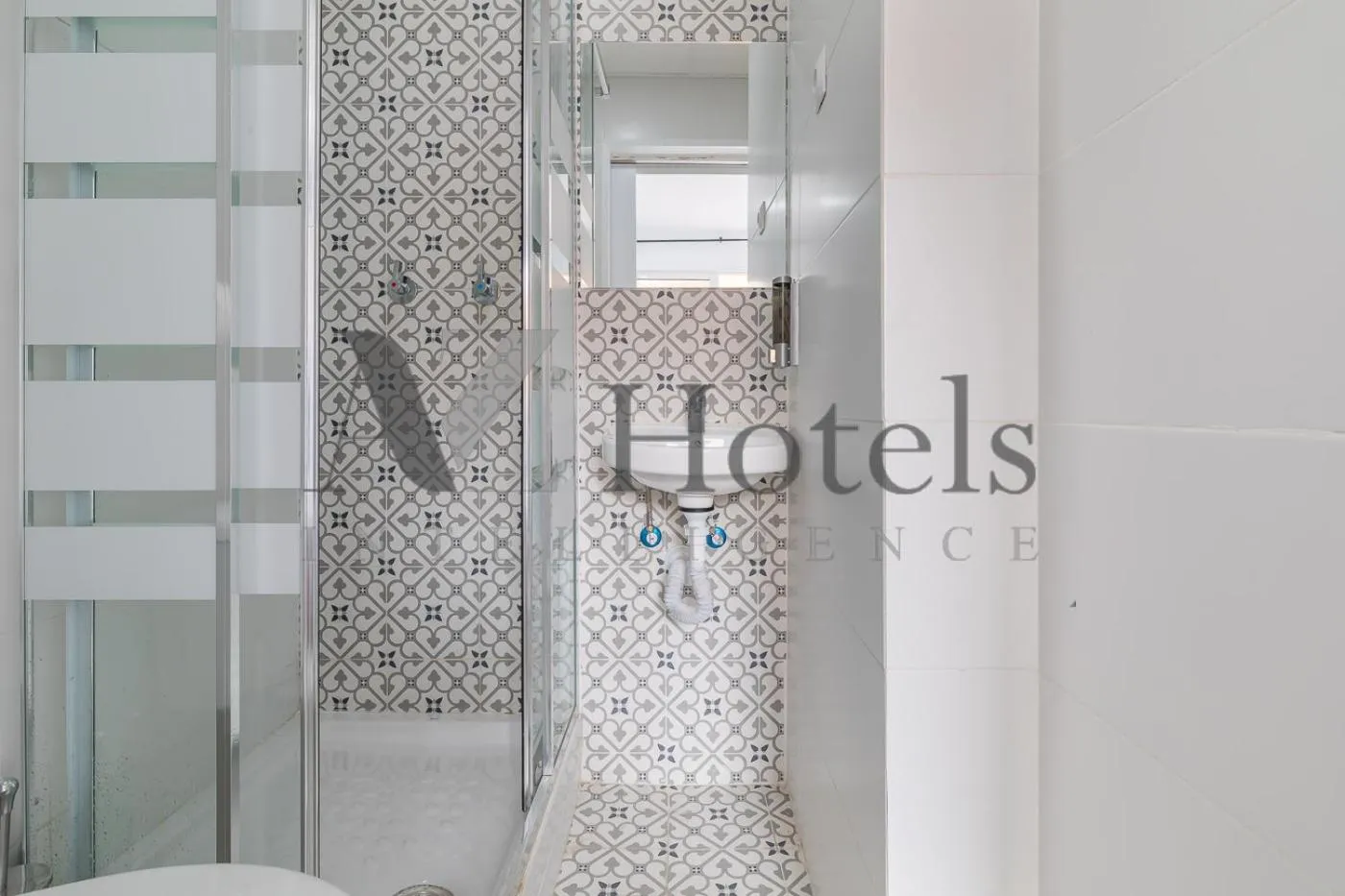 Shower in AYZ Elcano - Auto check-in property