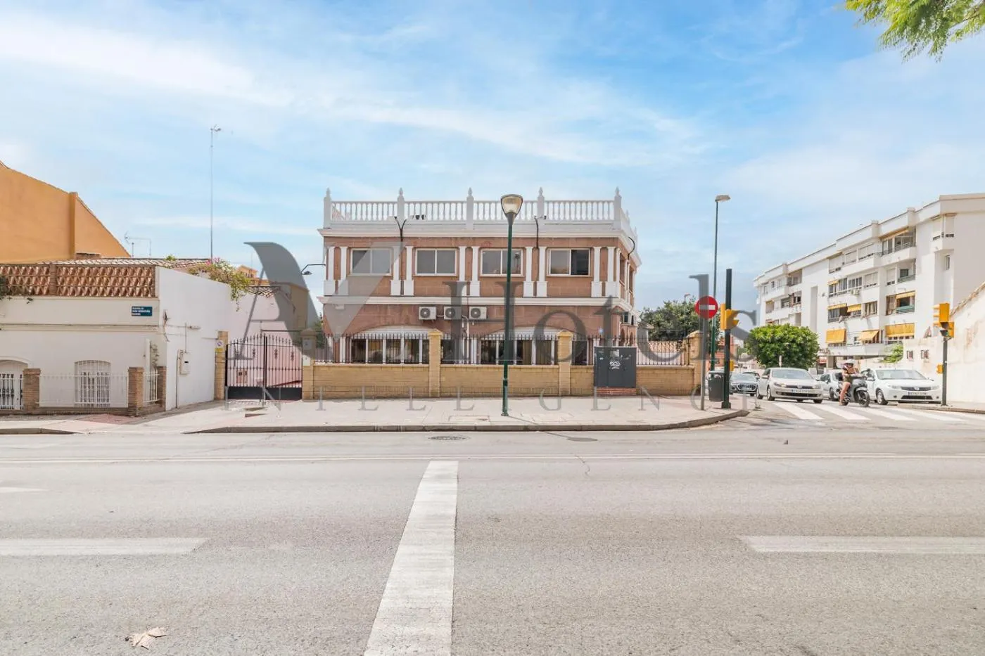 Property building in AYZ Elcano - Auto check-in property