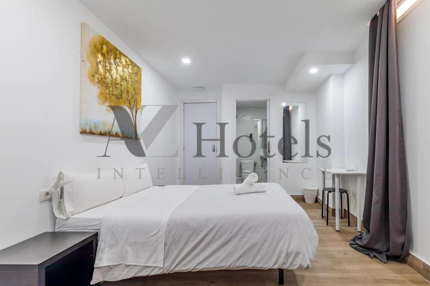 Bed in AYZ Elcano - Auto check-in property