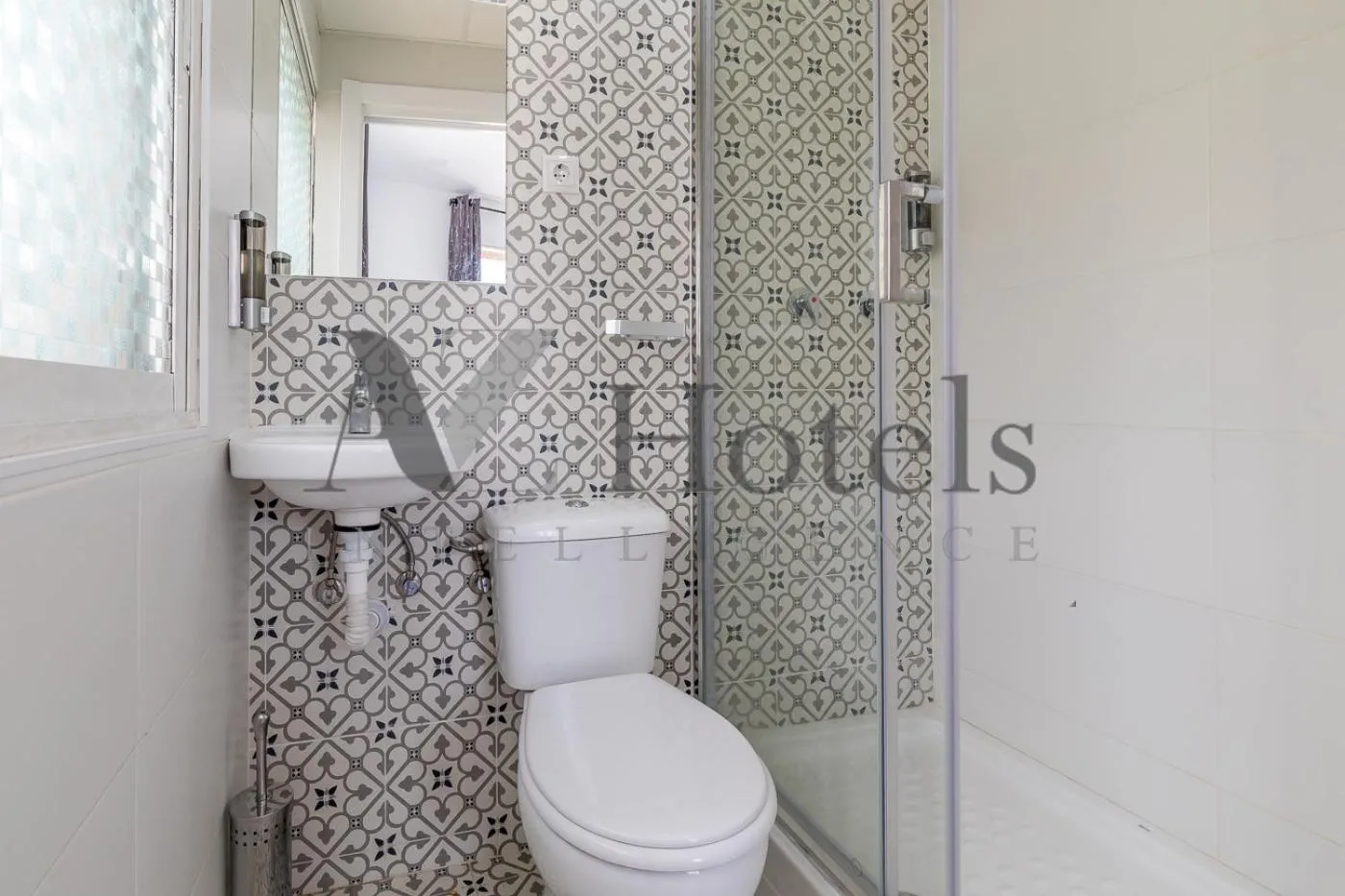 Shower in AYZ Elcano - Auto check-in property