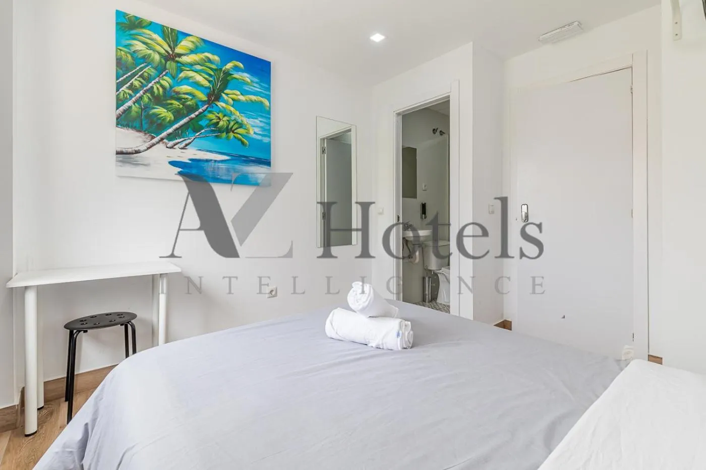 Bed in AYZ Elcano - Auto check-in property