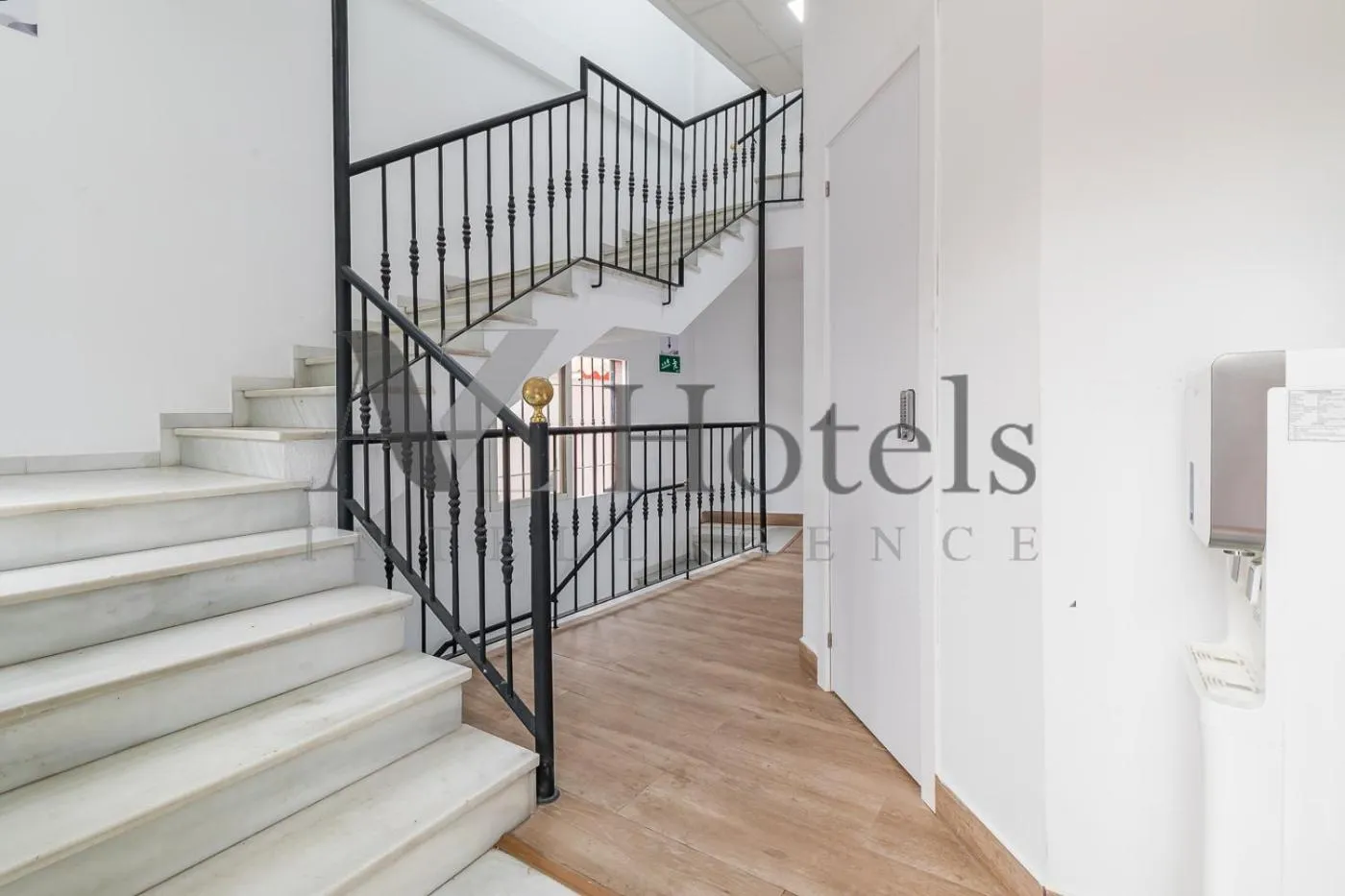 Property building in AYZ Elcano - Auto check-in property