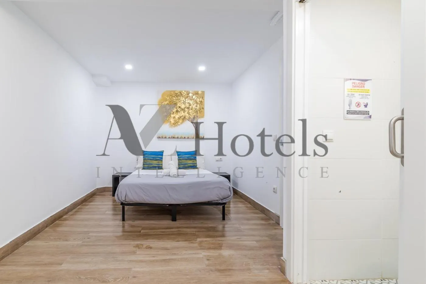 Bed in AYZ Elcano - Auto check-in property