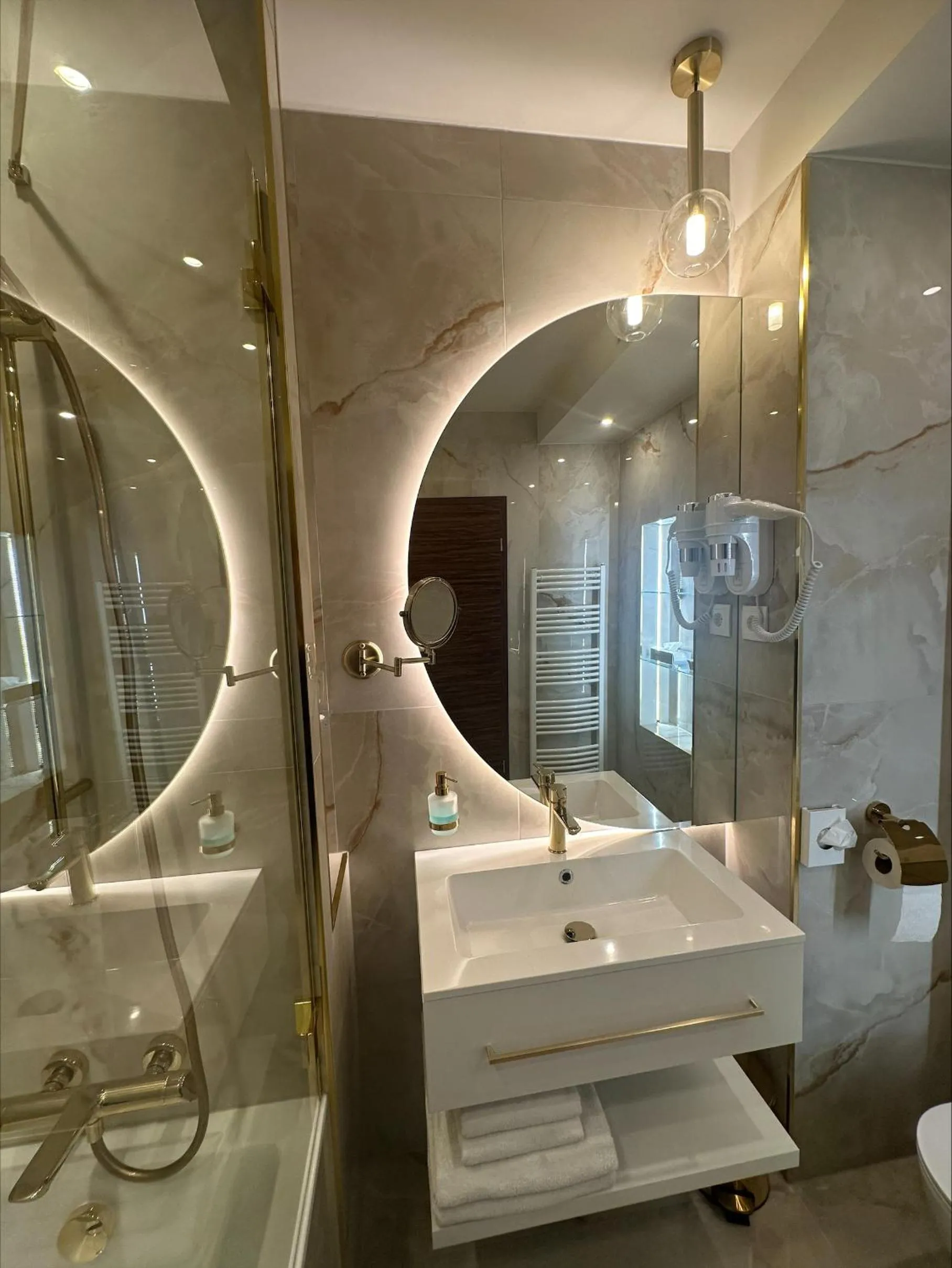 Bathroom in Simbad Hotel & Bar Superior