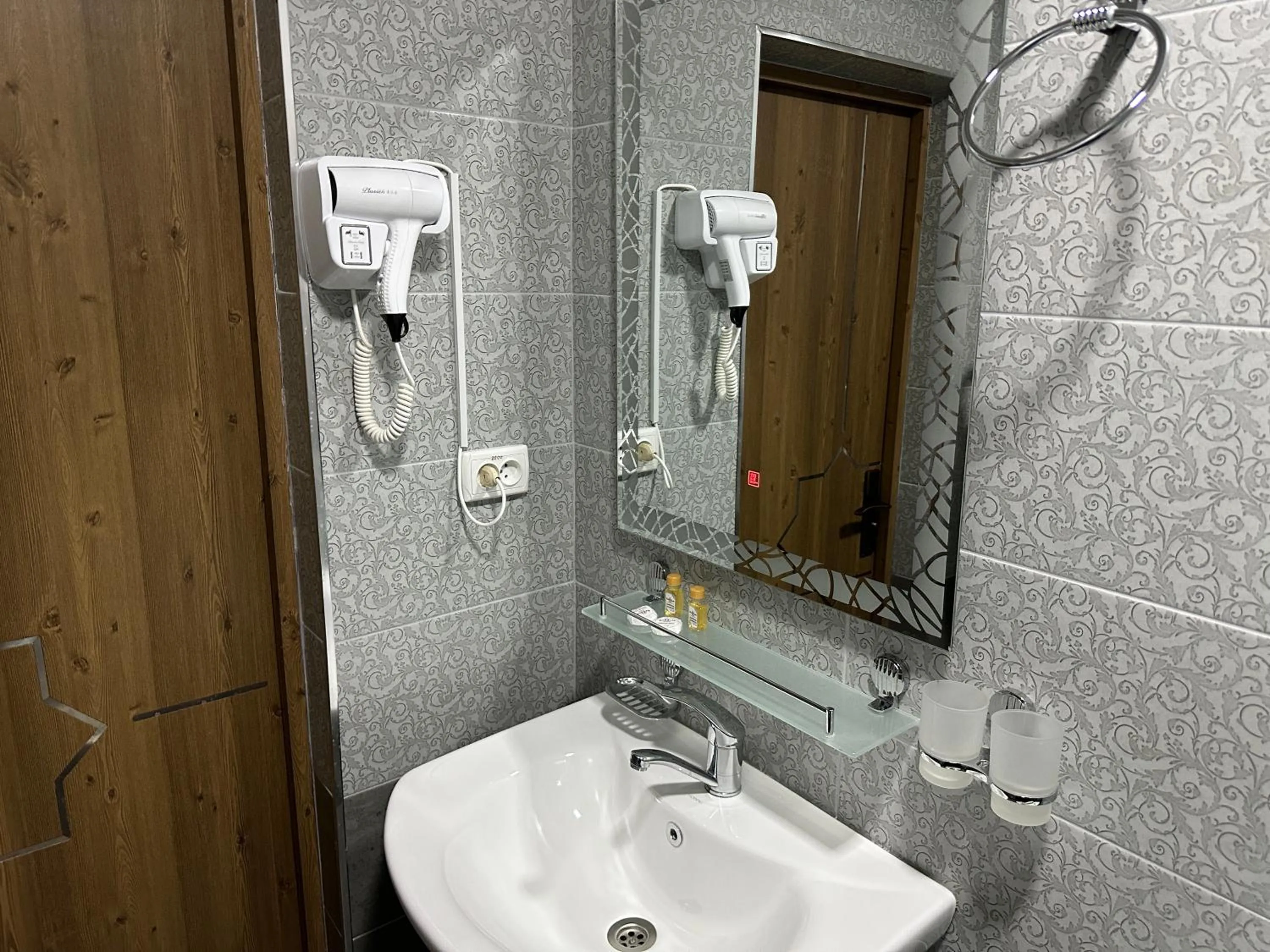 Shower in Rayyan Hotel Samarkand