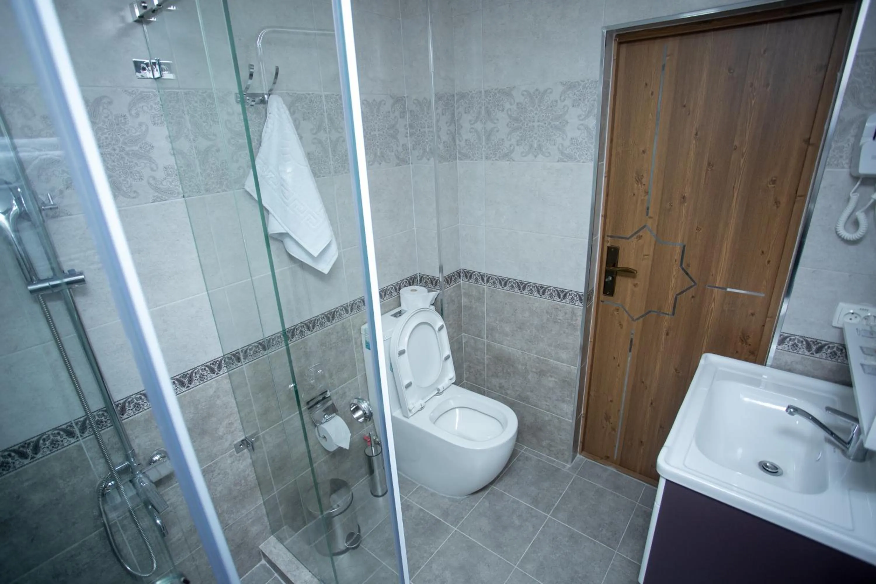 Shower in Rayyan Hotel Samarkand