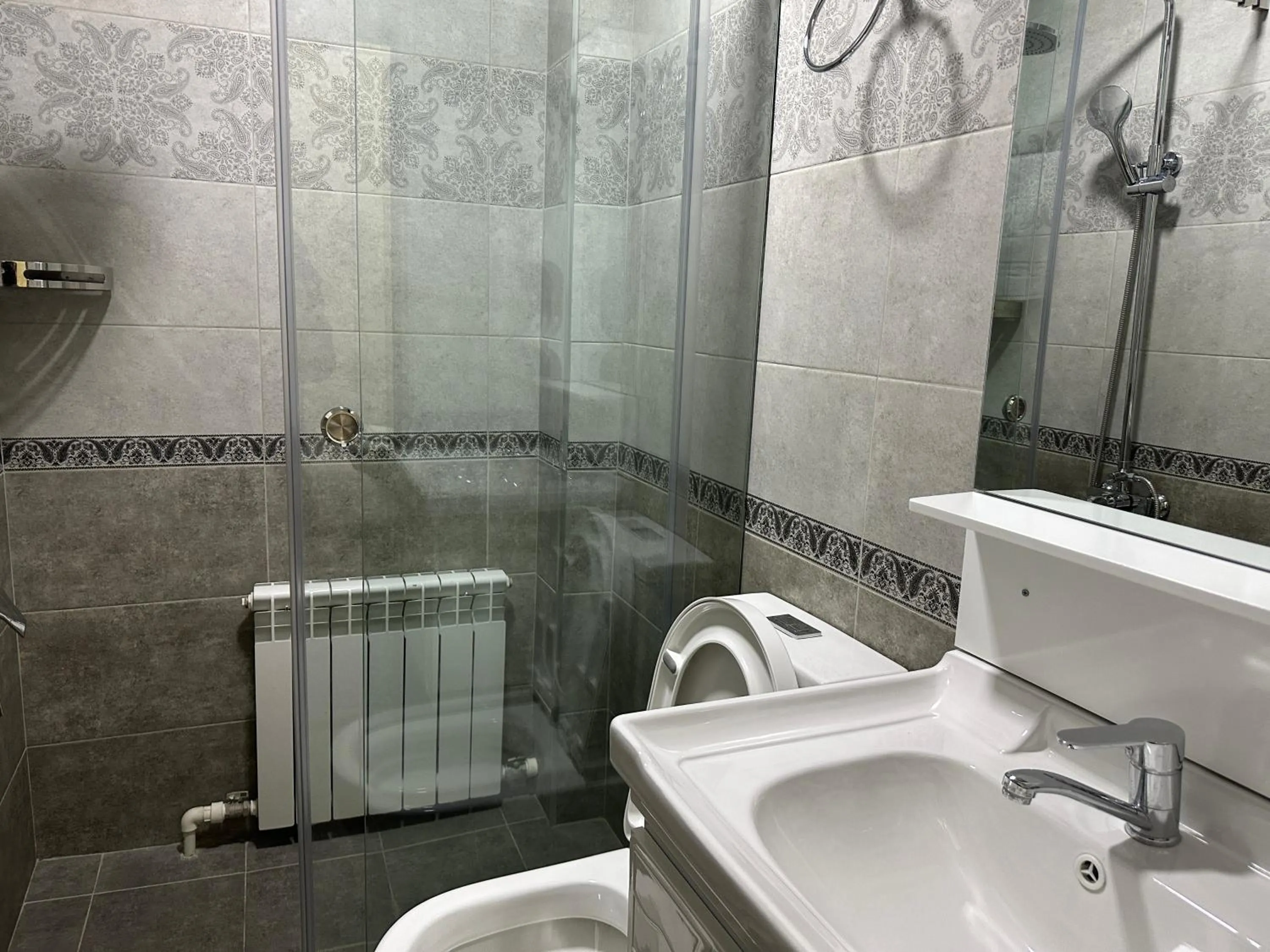 Shower in Rayyan Hotel Samarkand