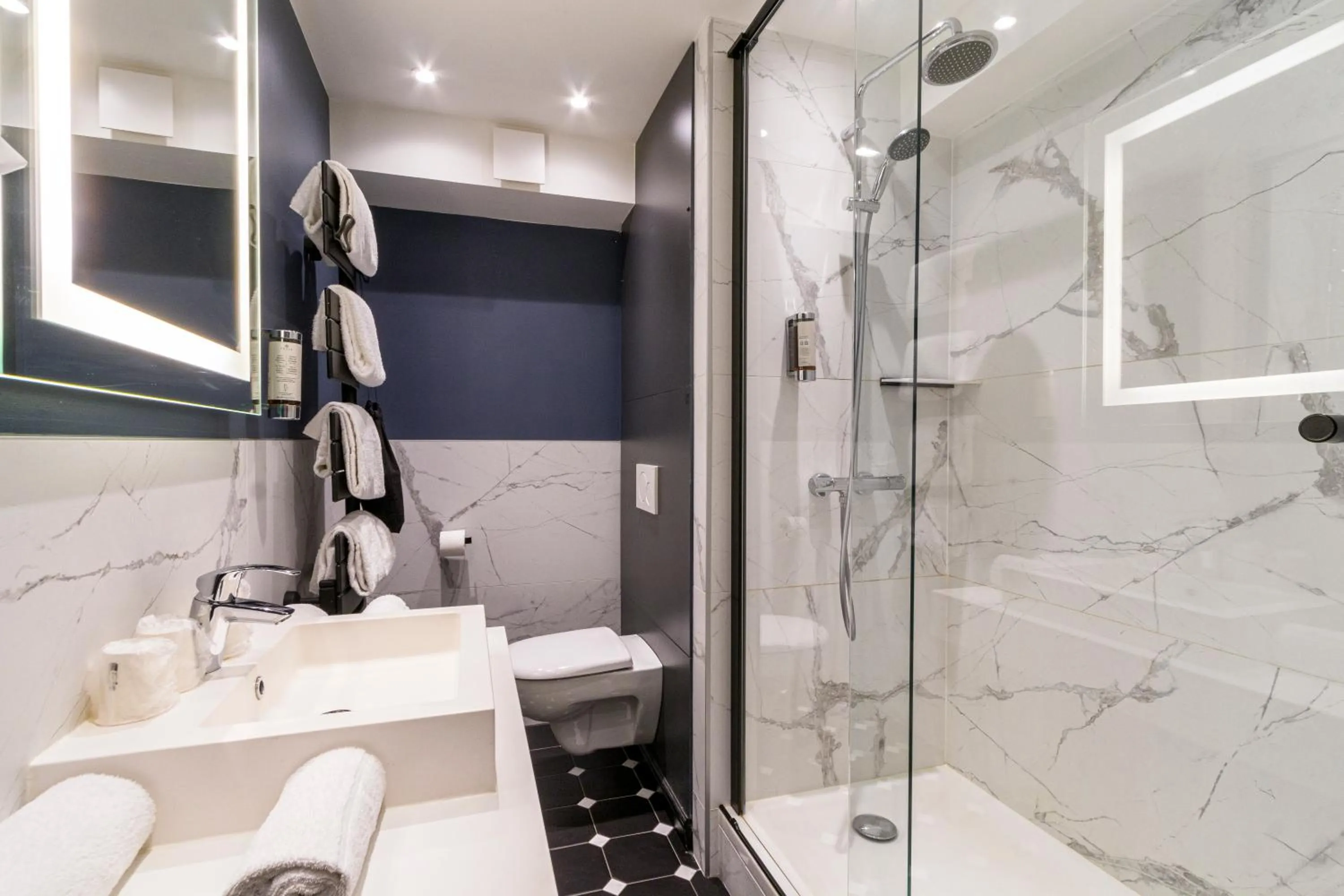 Bathroom in Best Western Les Bains Hotel et SPA