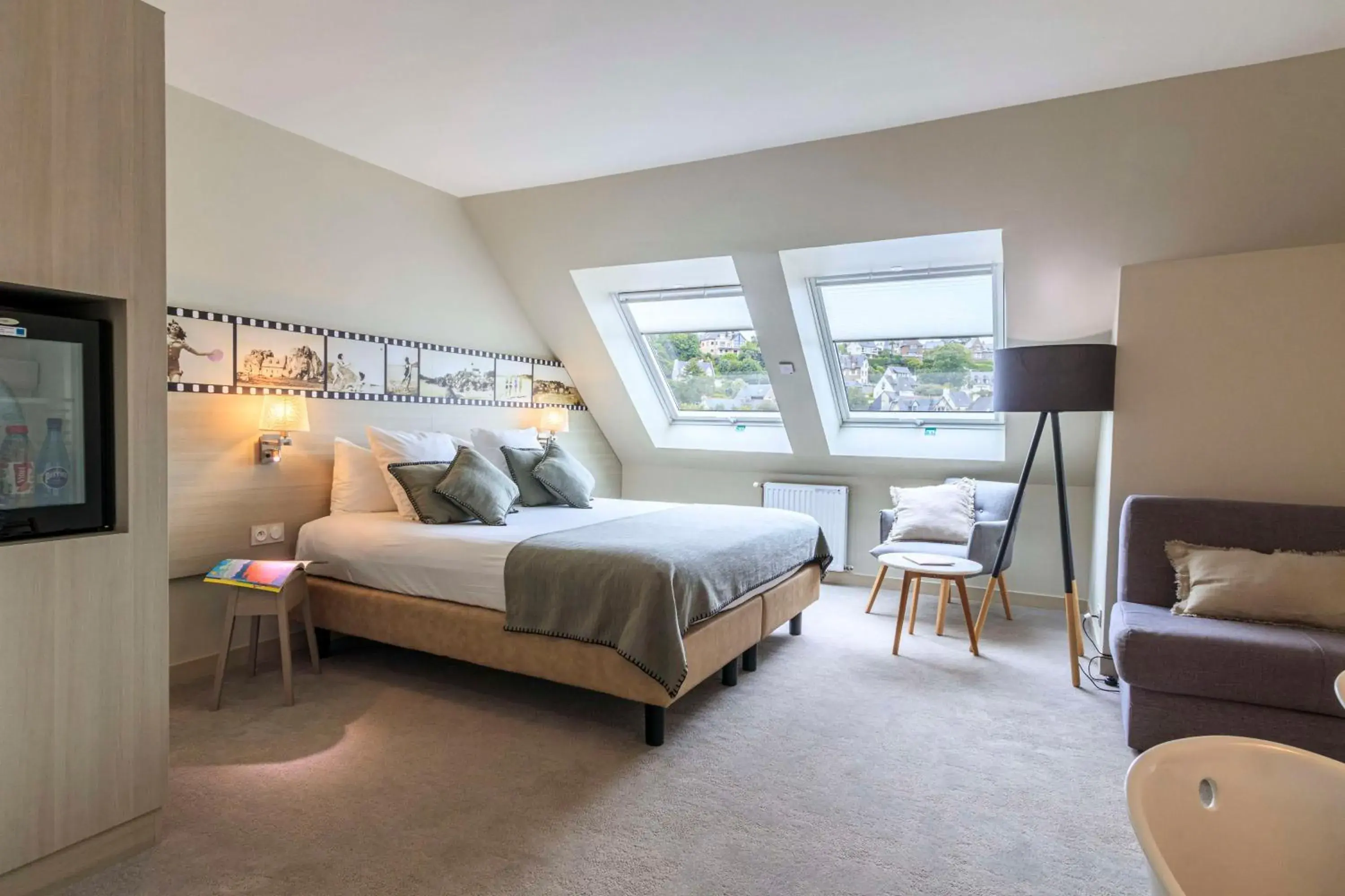 Photo of the whole room, Bed in Best Western Les Bains Hotel et SPA Photo of the whole room, Bed in Best Western Les Bains Hotel et SPA