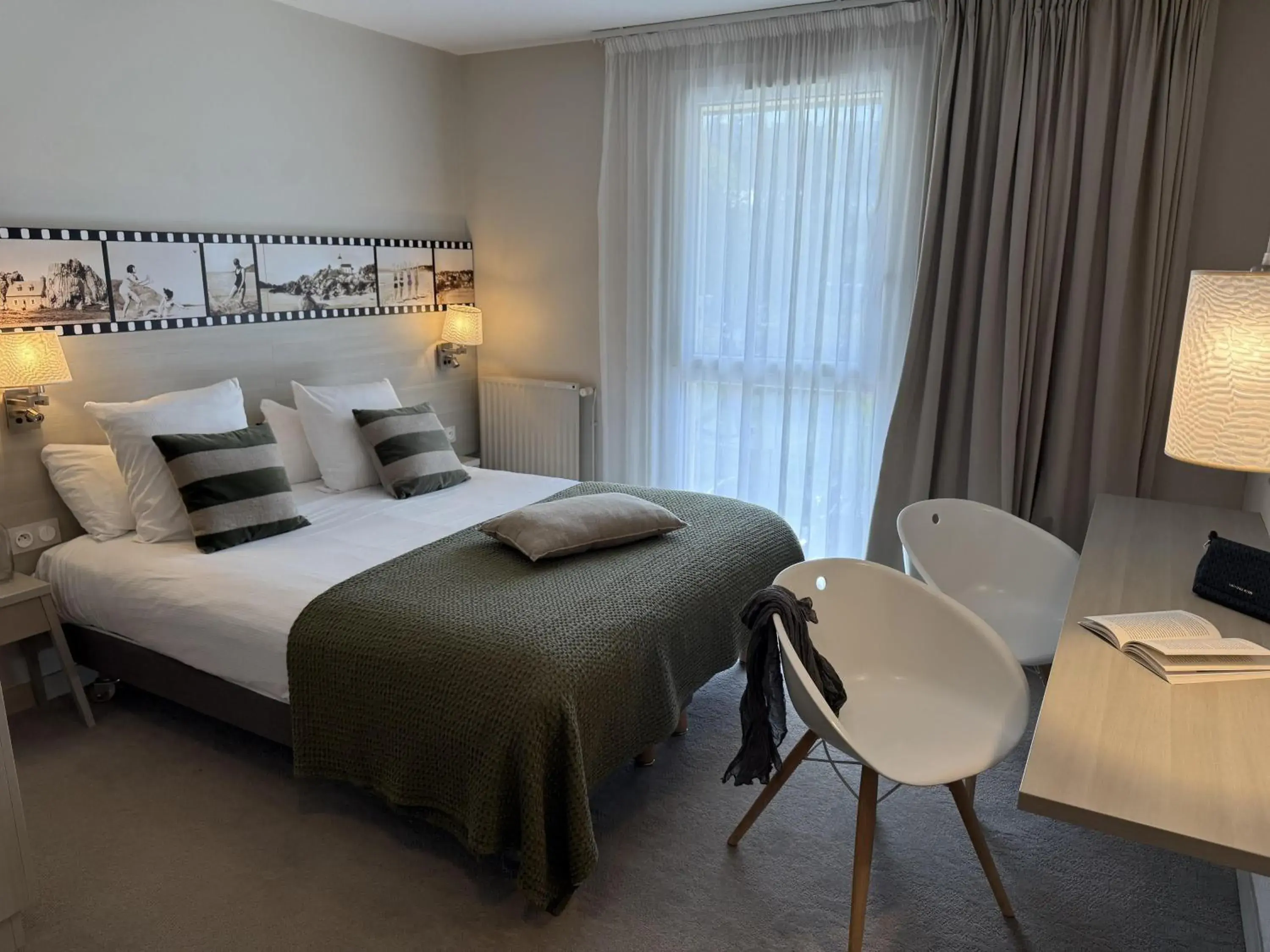 Bedroom, Bed in Best Western Les Bains Hotel et SPA Bedroom, Bed in Best Western Les Bains Hotel et SPA