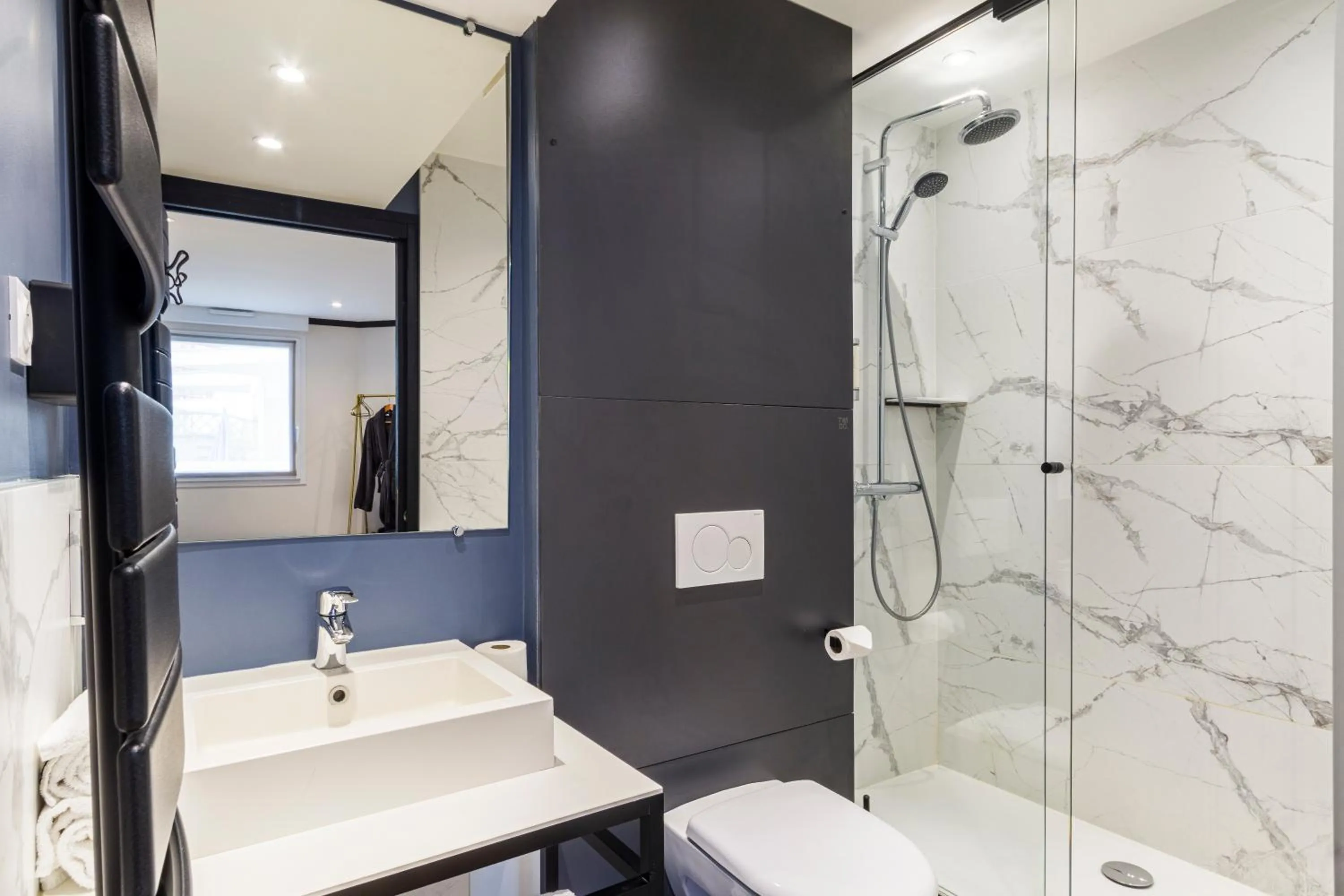 Bathroom in Best Western Les Bains Hotel et SPA