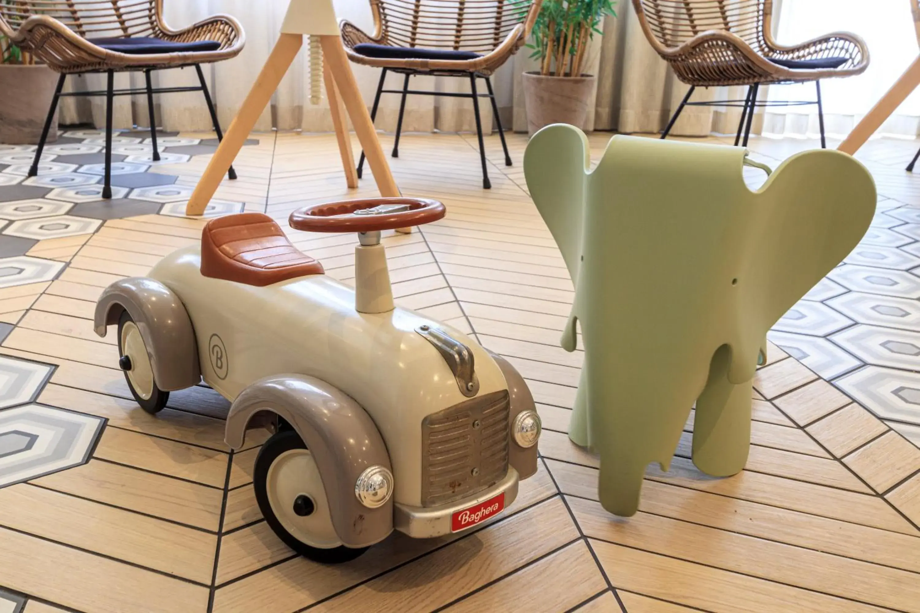 Lounge or bar in Best Western Les Bains Hotel et SPA Lounge or bar in Best Western Les Bains Hotel et SPA