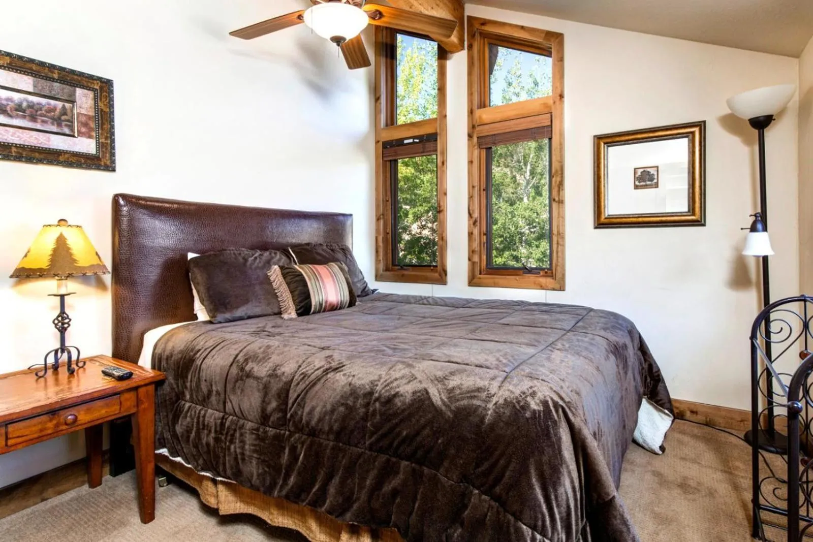 Bedroom, Bed in KBM Resorts In the Heart of Old TownWalk to Main St. Easy access shuttle to PCMR or DV Resorts Private Hot Tub POA-504b