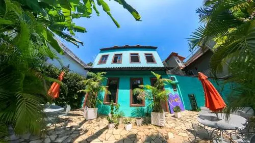 casaJOMO Boutique Stays & Retreats