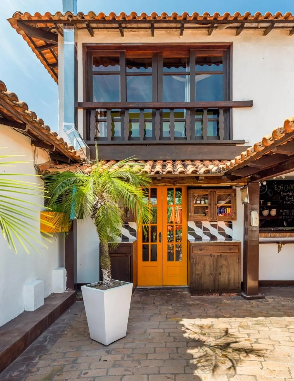 Property building in casaJOMO Art, Food & Music B&B