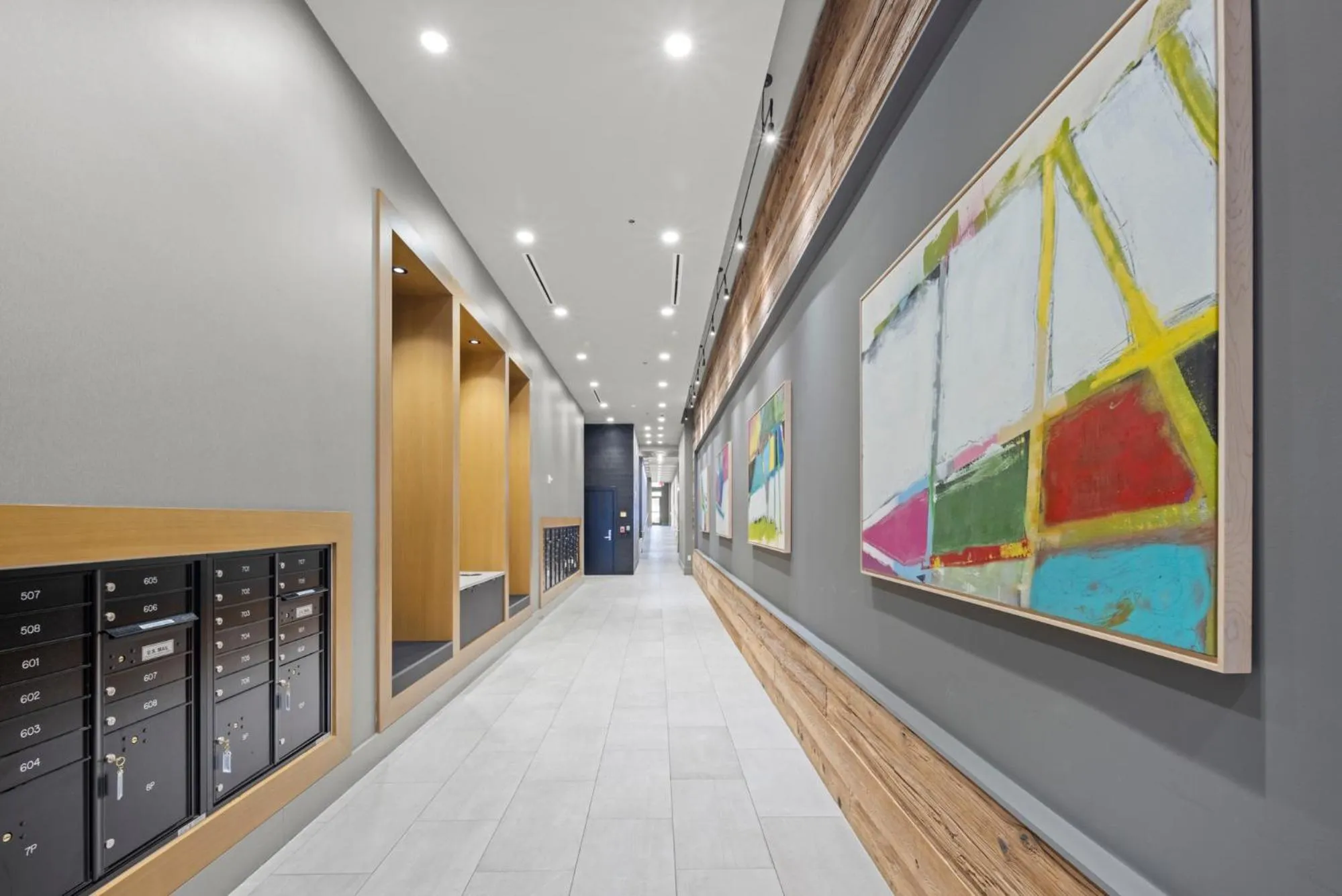 microwave in Global Luxury Suites at Tribeca