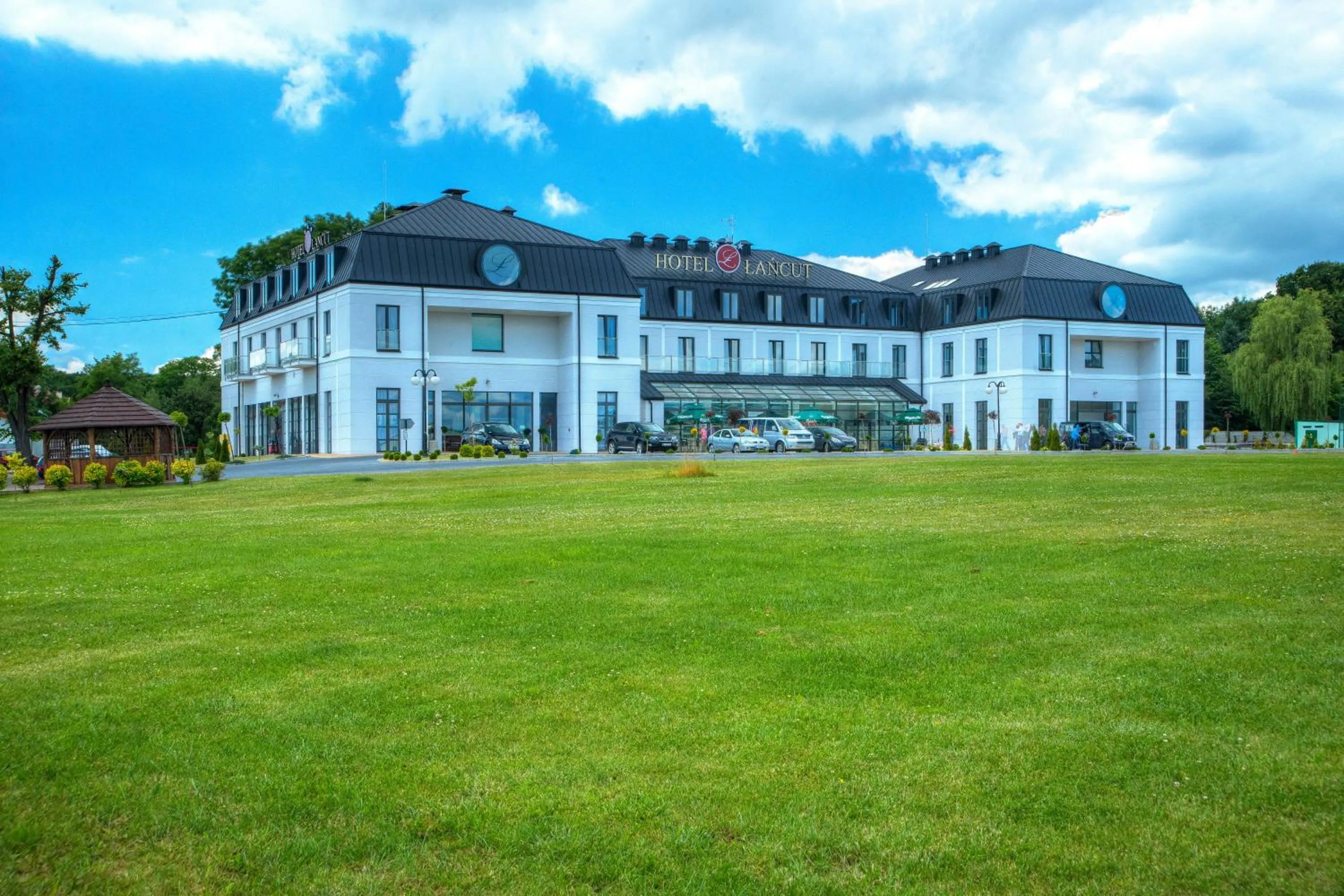 Facade/entrance in Hotel Łańcut