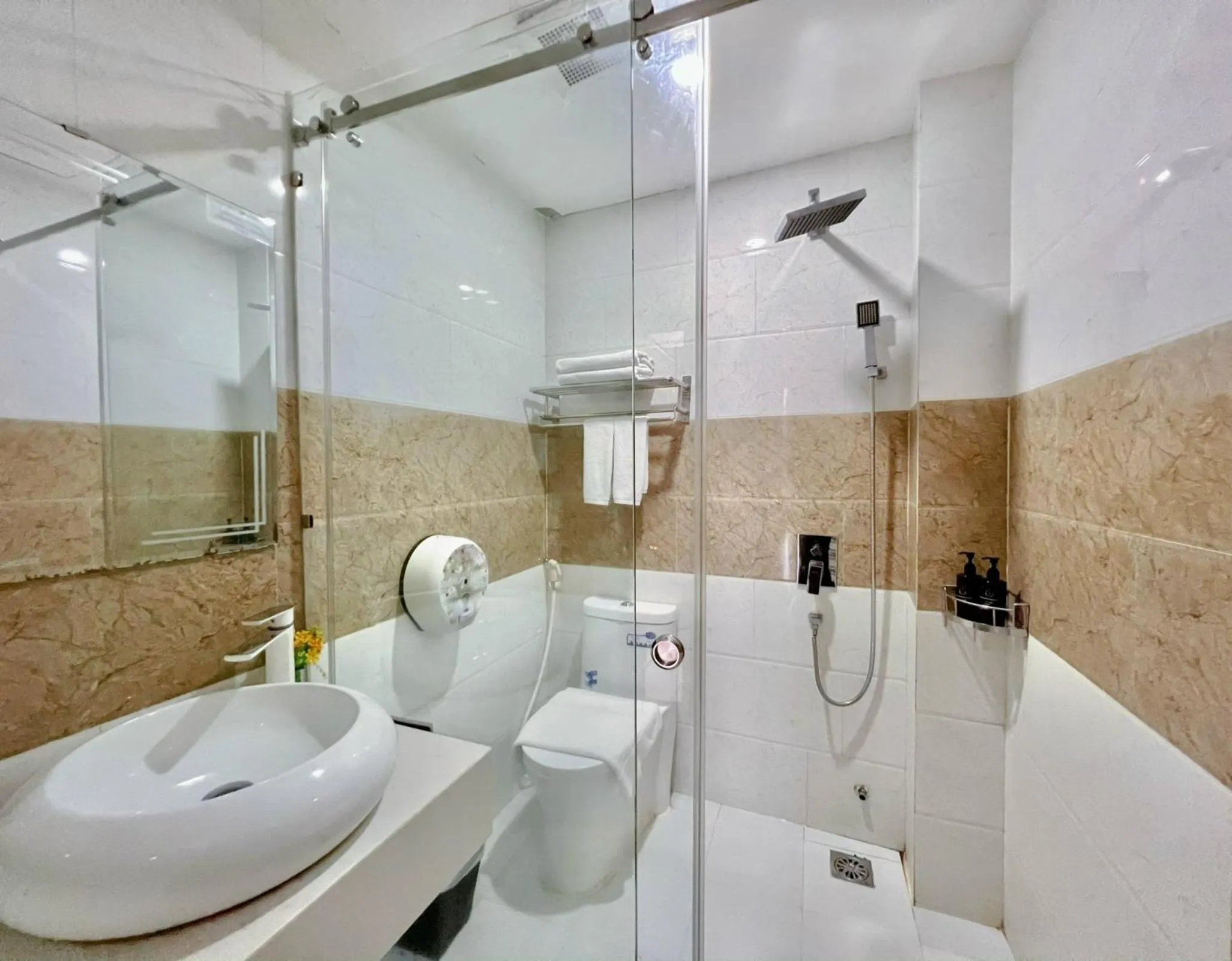 Bathroom in Pariat River Front Hotel