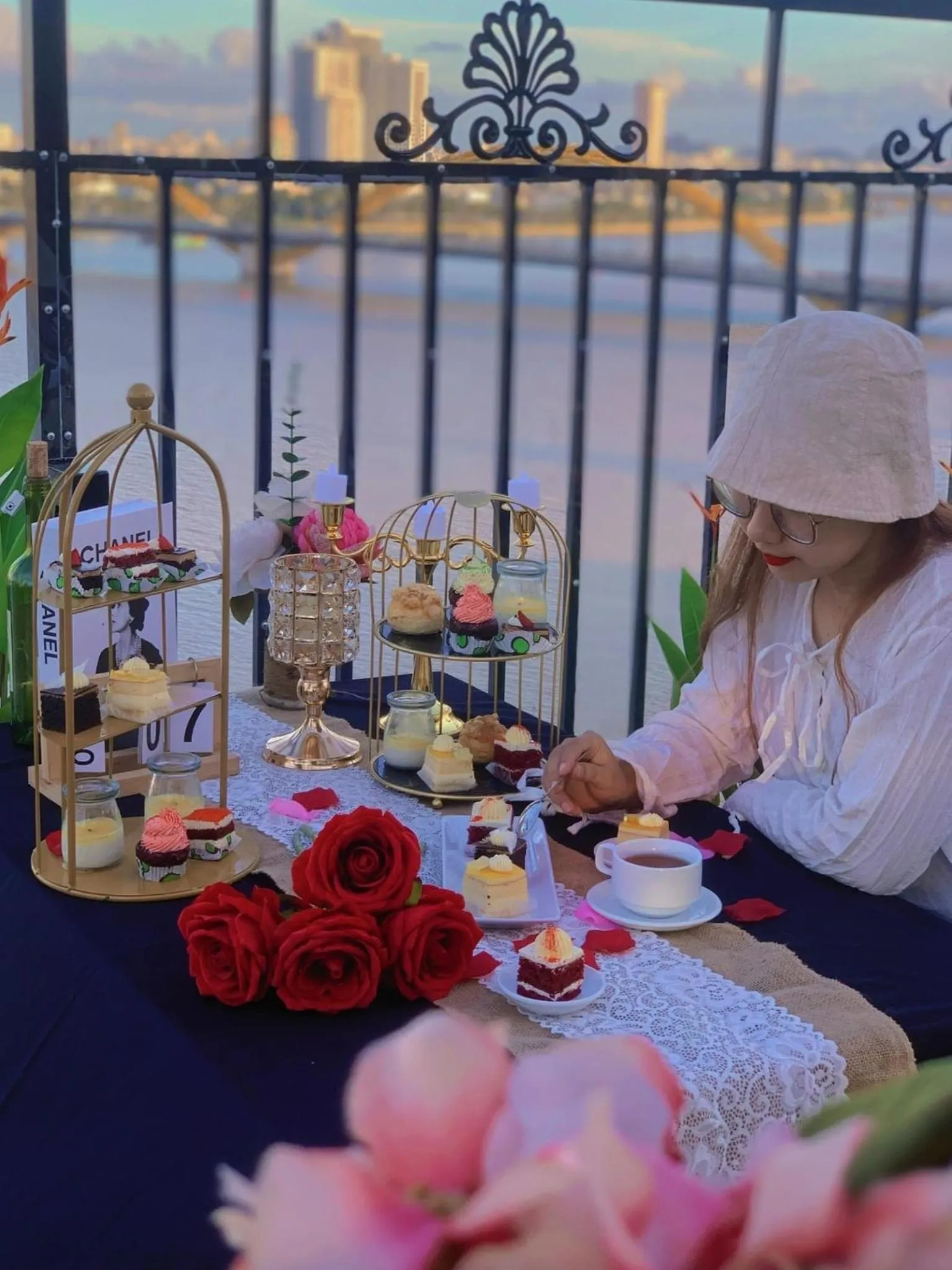 Restaurant/places to eat in Pariat River Front Hotel