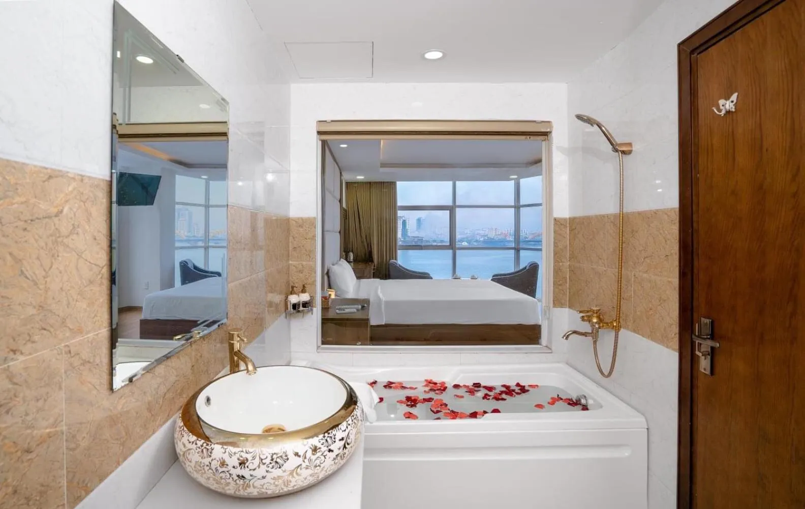 Toilet, Bed in Pariat River Front Hotel