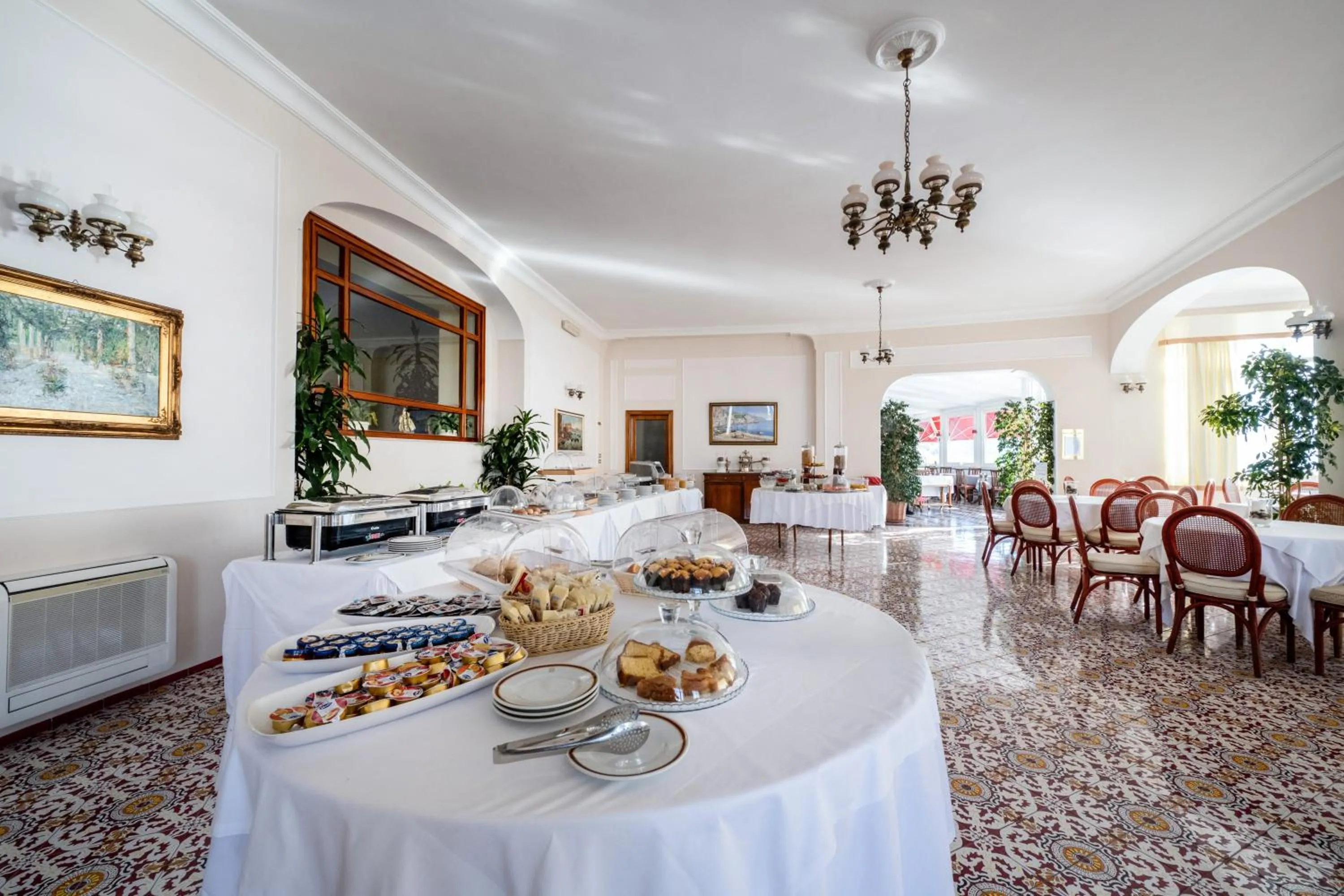 Restaurant/places to eat in Hotel Belvedere