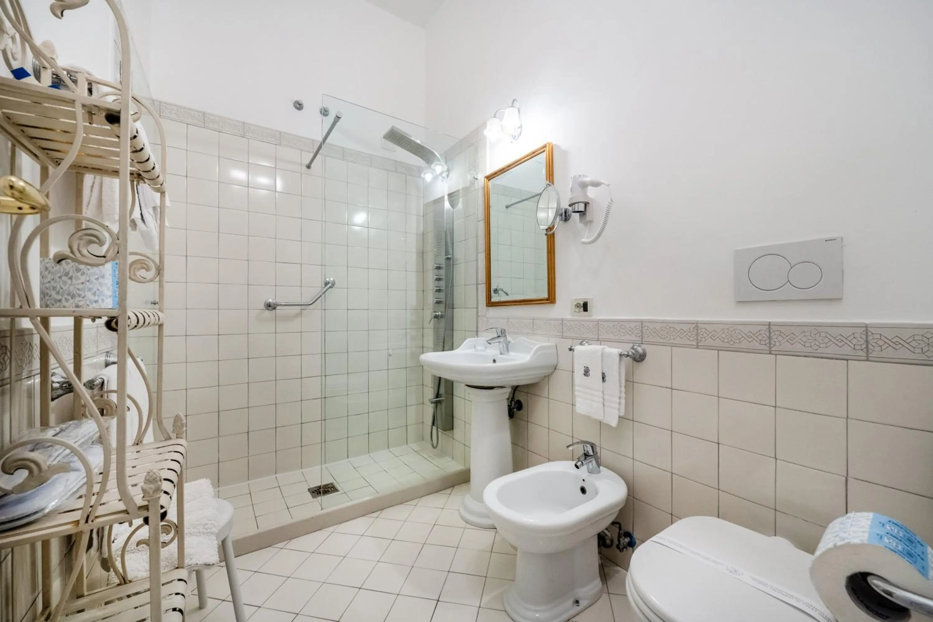 Shower in Hotel Belvedere