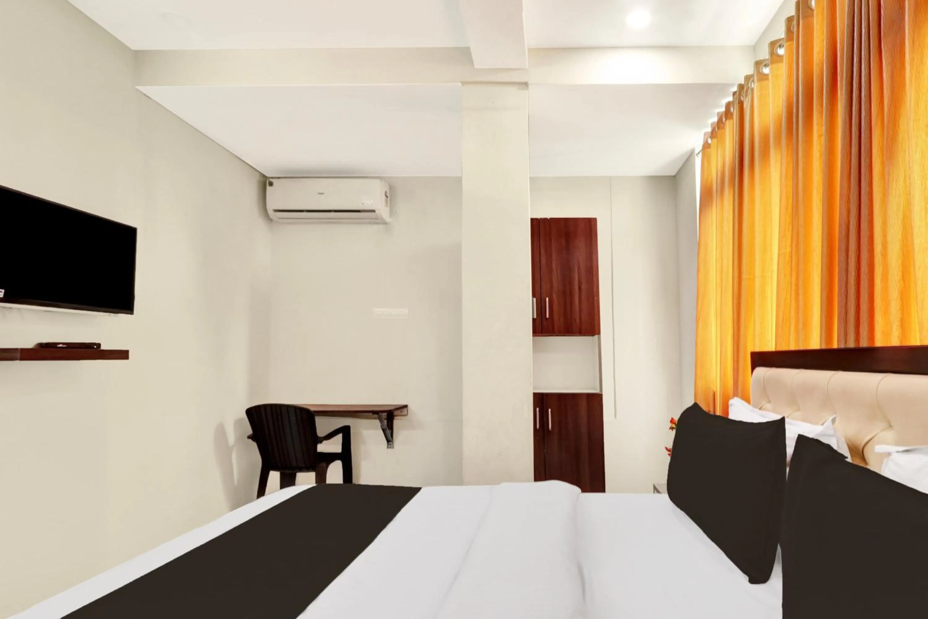 Bedroom, Bed in Super Hotel O MVP Double Road