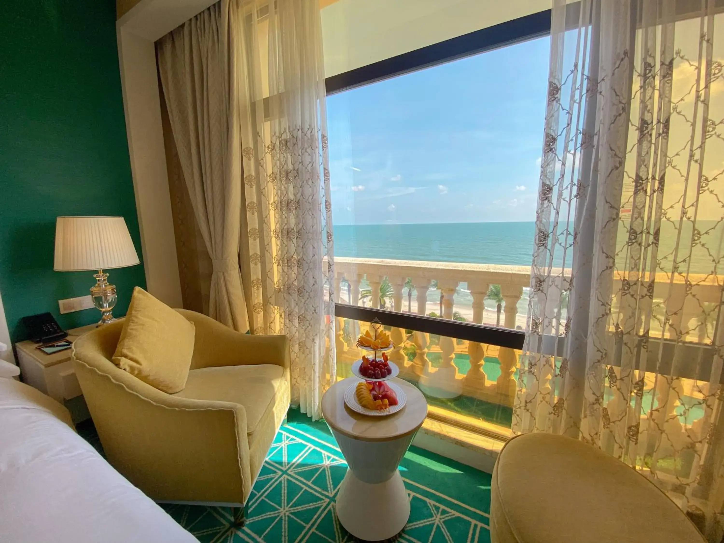 View (from property/room), Bed in Continental Xin Hao Hotel and Resort 洲际新濠酒店 View (from property/room), Bed in Continental Xin Hao Hotel and Resort 洲际新濠酒店