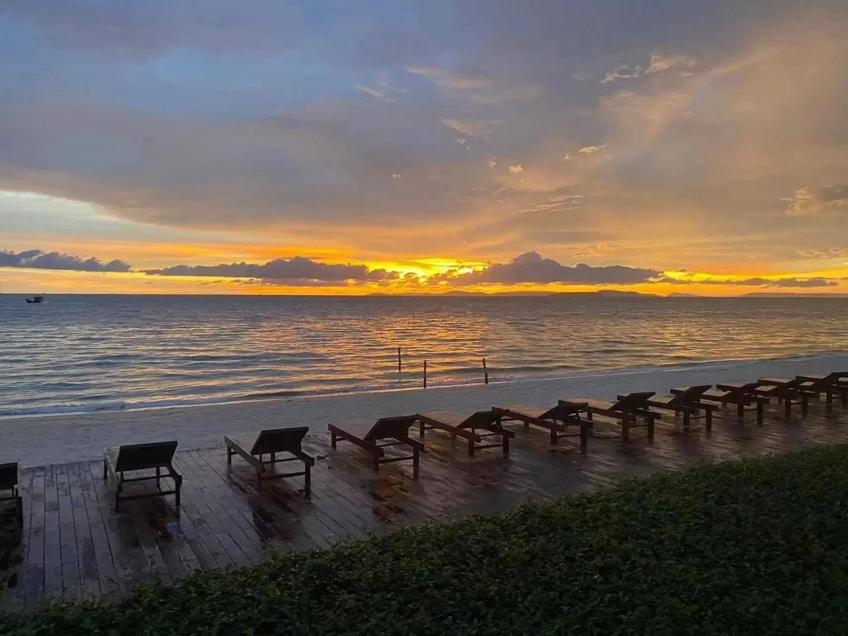 Property building in Continental Xin Hao Hotel and Resort 洲际新濠酒店 Property building in Continental Xin Hao Hotel and Resort 洲际新濠酒店
