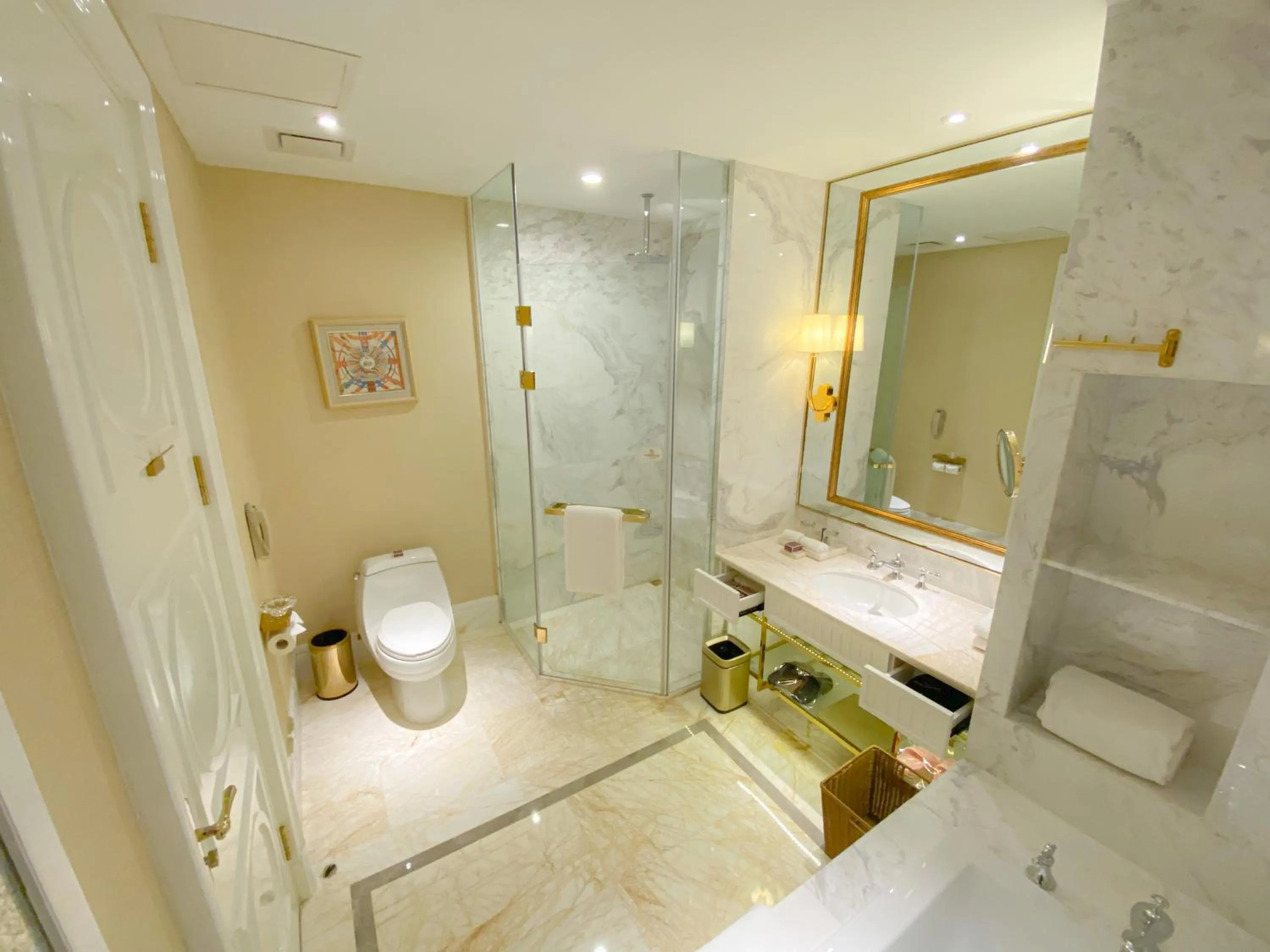 Bathroom in Continental Xin Hao Hotel and Resort 洲际新濠酒店