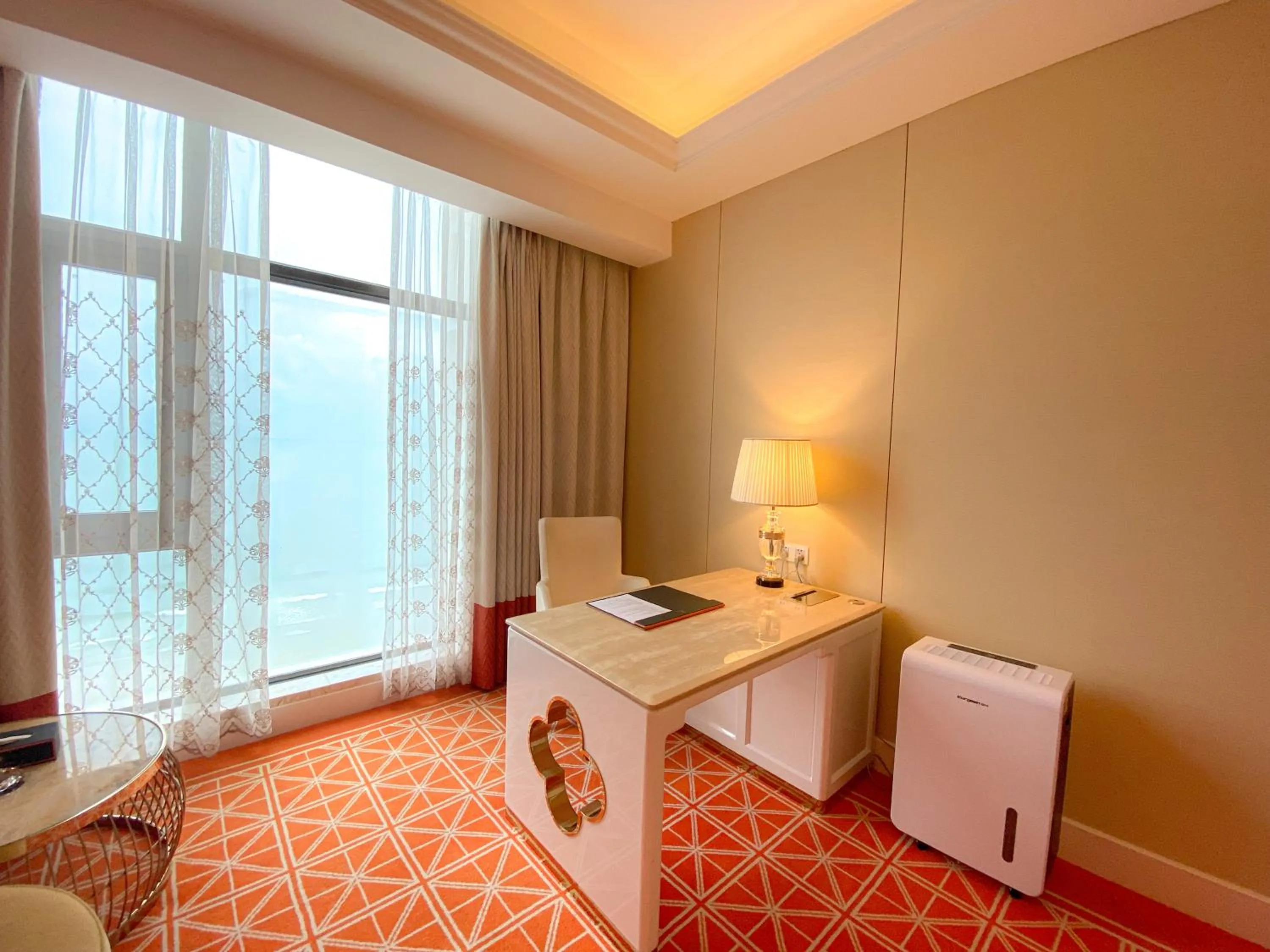 View (from property/room), Bed in Continental Xin Hao Hotel and Resort 洲际新濠酒店