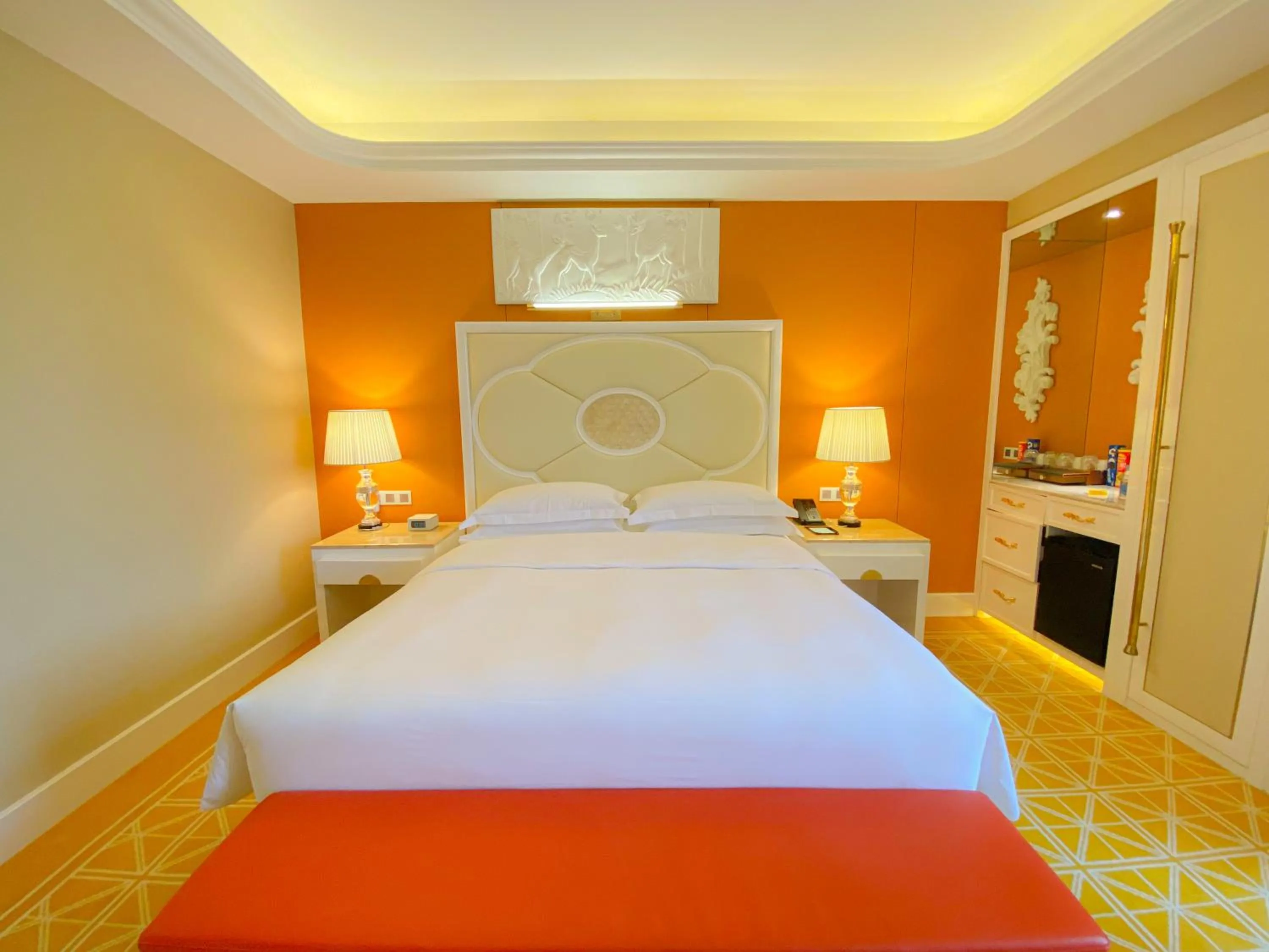 Bed in Continental Xin Hao Hotel and Resort 洲际新濠酒店