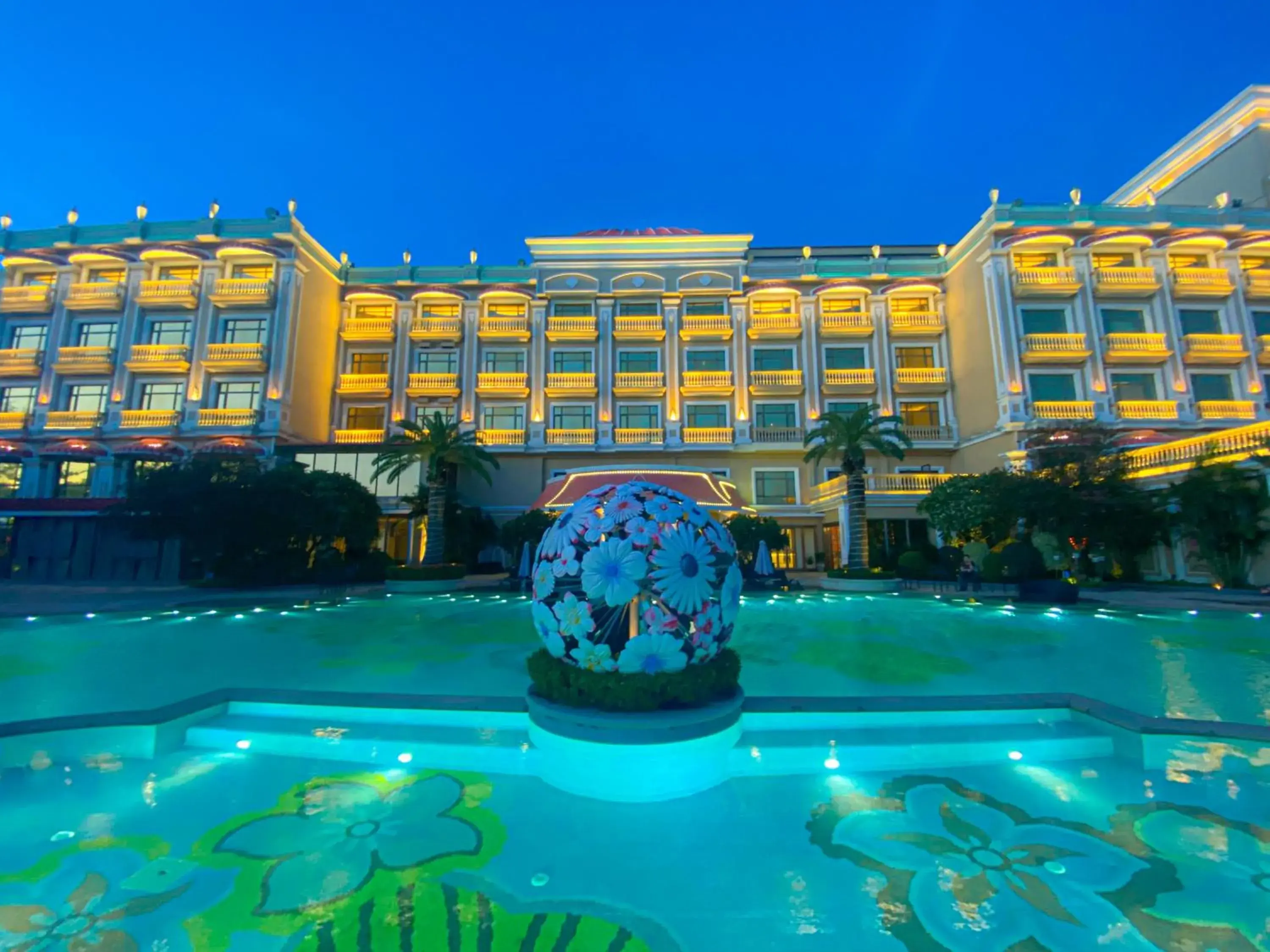Swimming pool in Continental Xin Hao Hotel and Resort 洲际新濠酒店 Swimming pool in Continental Xin Hao Hotel and Resort 洲际新濠酒店