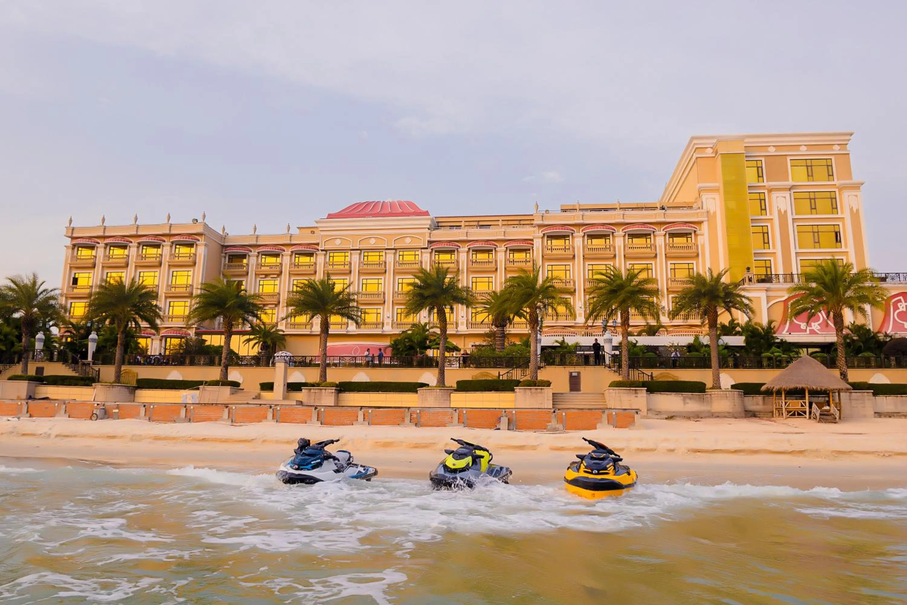 Beach in Continental Xin Hao Hotel and Resort 洲际新濠酒店