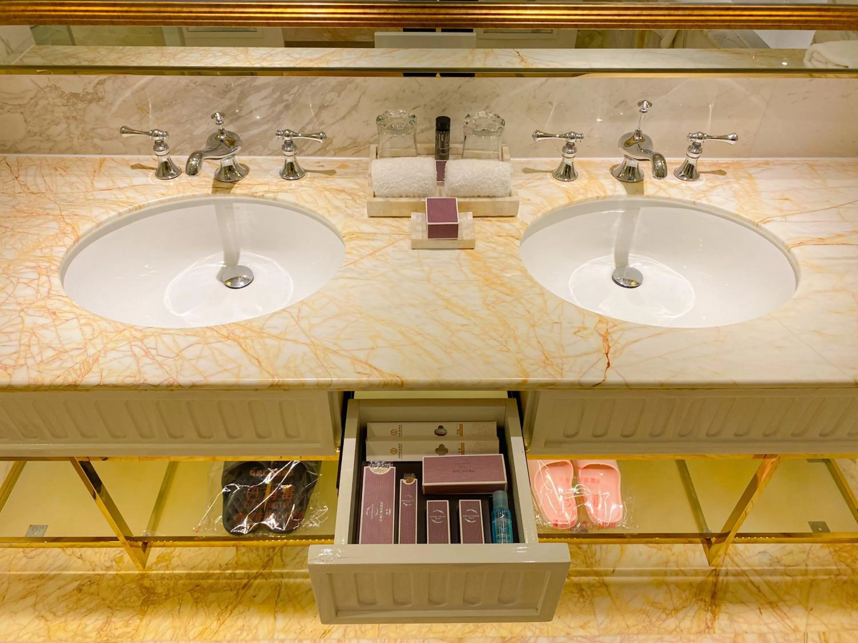 Bathroom in Continental Xin Hao Hotel and Resort 洲际新濠酒店