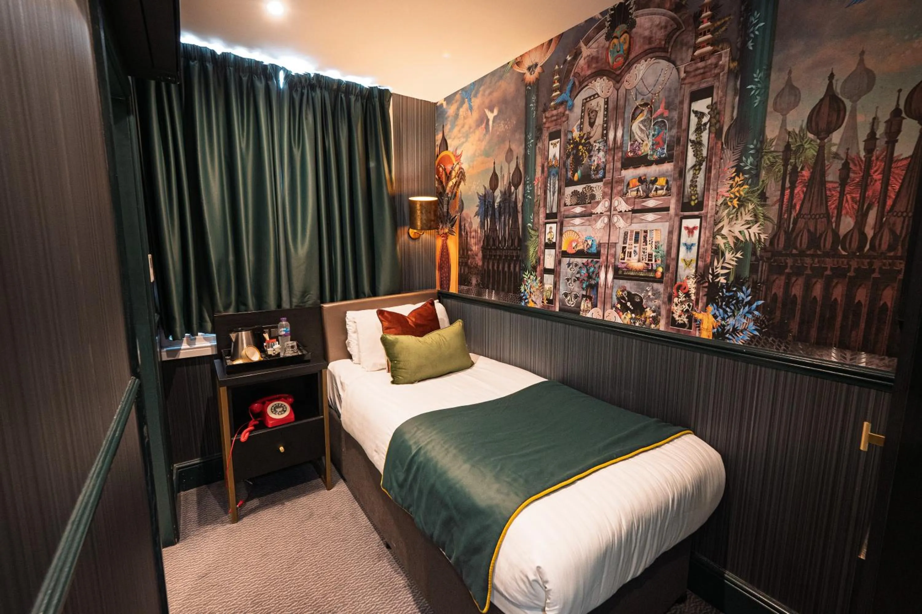 Bed in Hyde Park Green